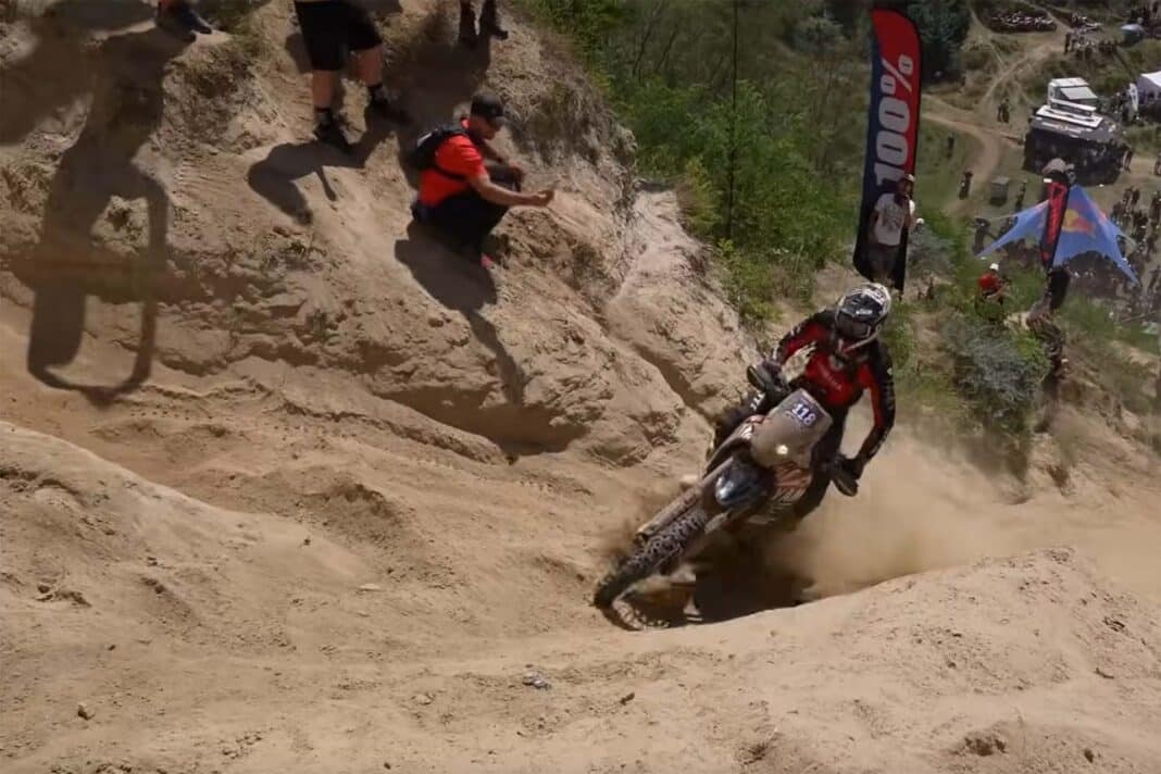 ¿Puede una Yamaha Ténéré 700 completar la Red Bull Romaniacs? ¡Con Pol Tarrés a los mandos sí!