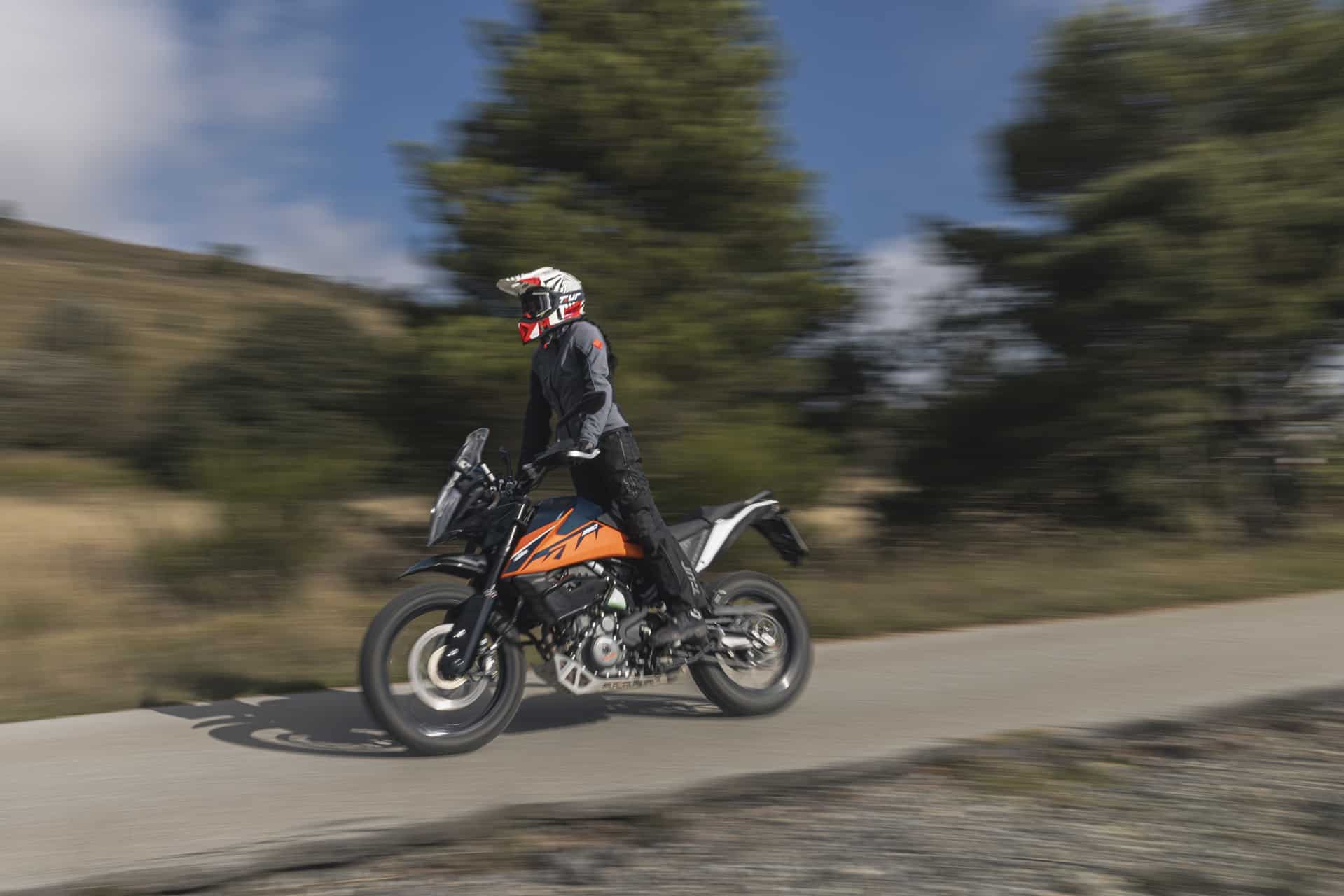 Podium Hydroscud, la nueva chaqueta impermeable de T.ur ideal para la práctica del Offroad