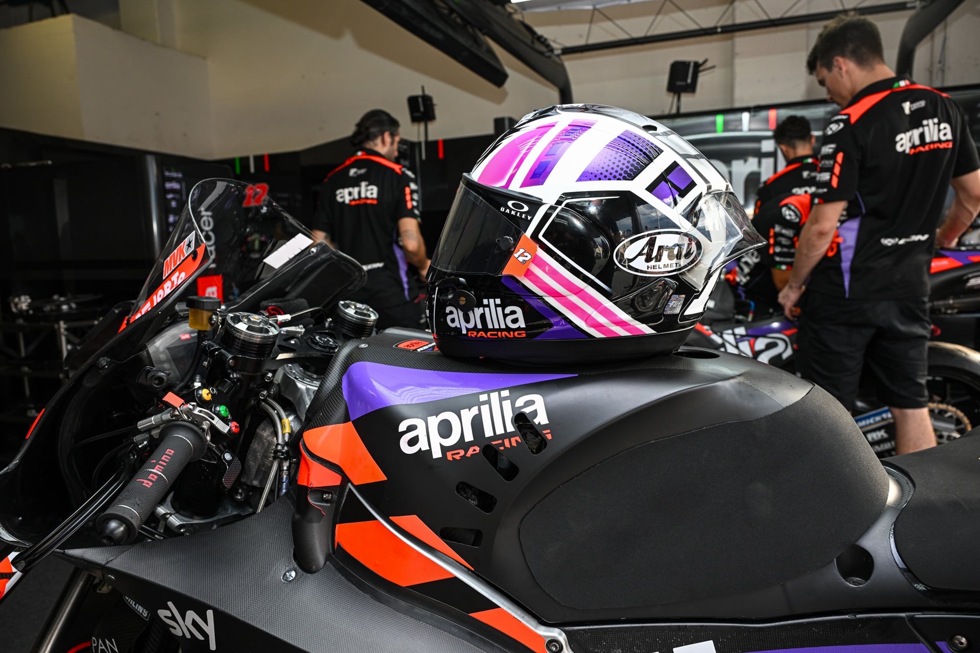 Maverick Viñales estrena un diseño muy especial en su casco en el GP Red Bull de San Marino