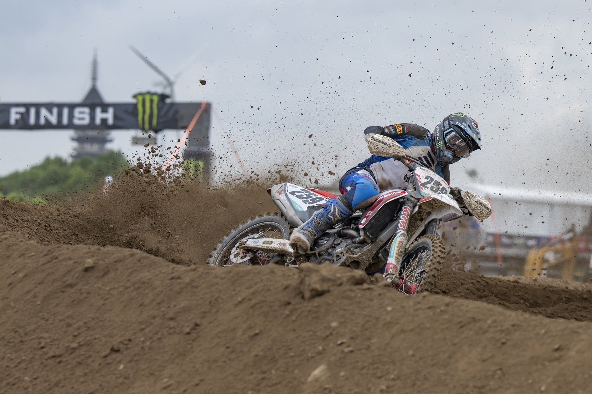 MX-V EVO: La última tecnología para los amantes del offroad en el nuevo casco de Arai