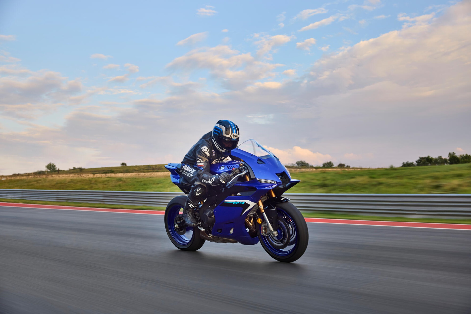 La Yamaha R9 ya es toda una realidad: La marca oficializa el lanzamiento de su nuevo modelo deportivo
