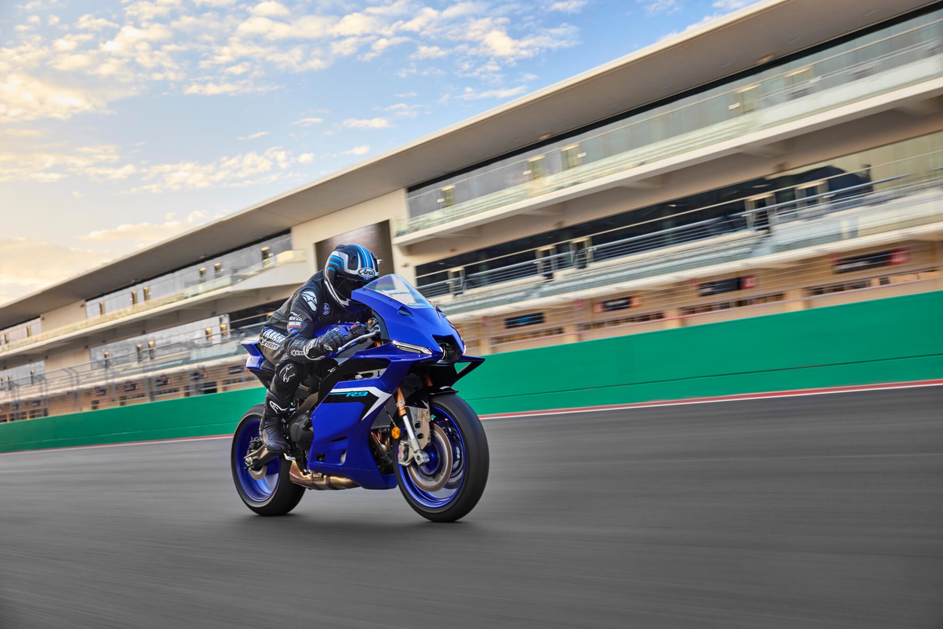 La Yamaha R9 ya es toda una realidad: La marca oficializa el lanzamiento de su nuevo modelo deportivo