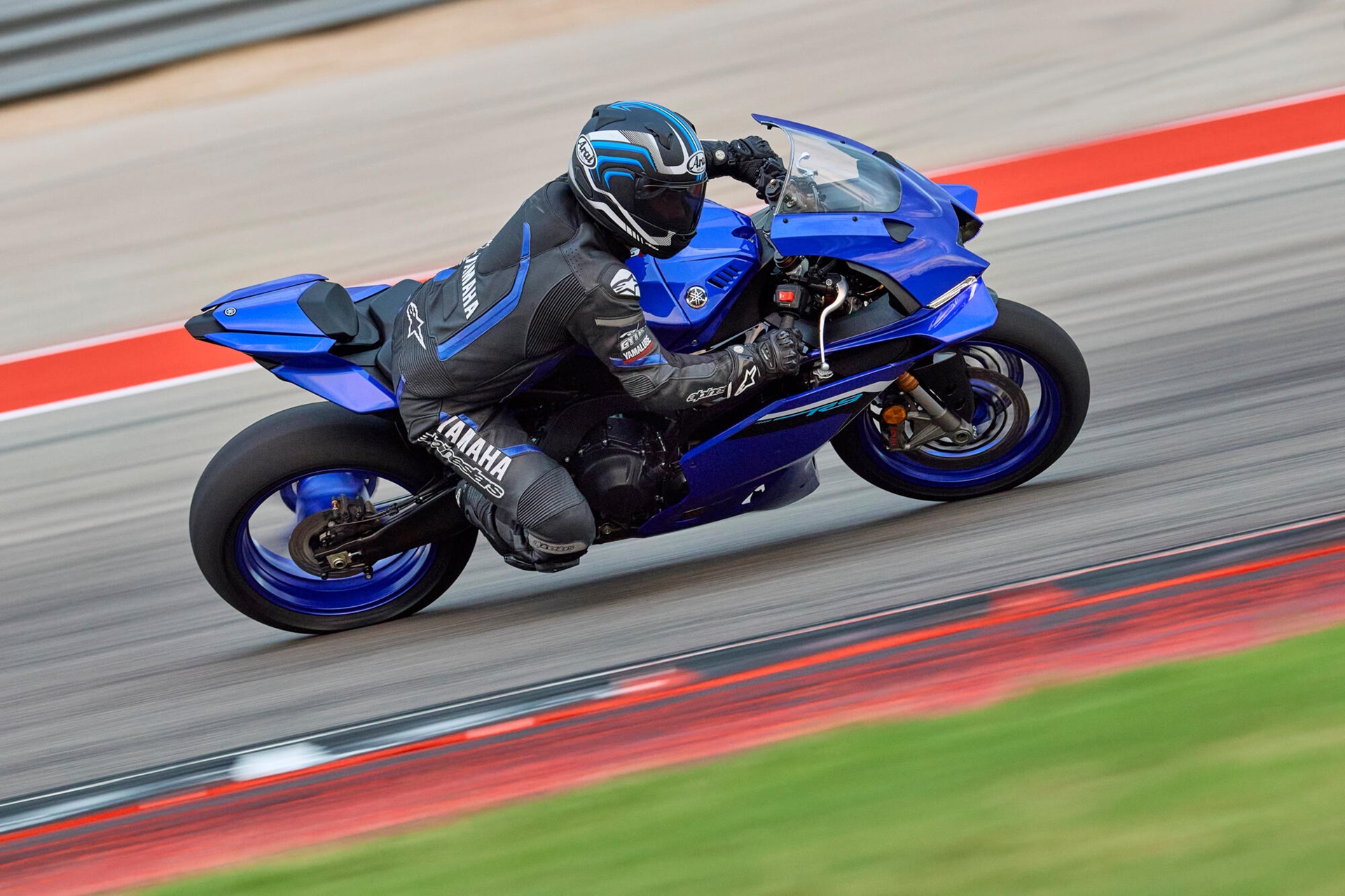 La Yamaha R9 ya es toda una realidad: La marca oficializa el lanzamiento de su nuevo modelo deportivo
