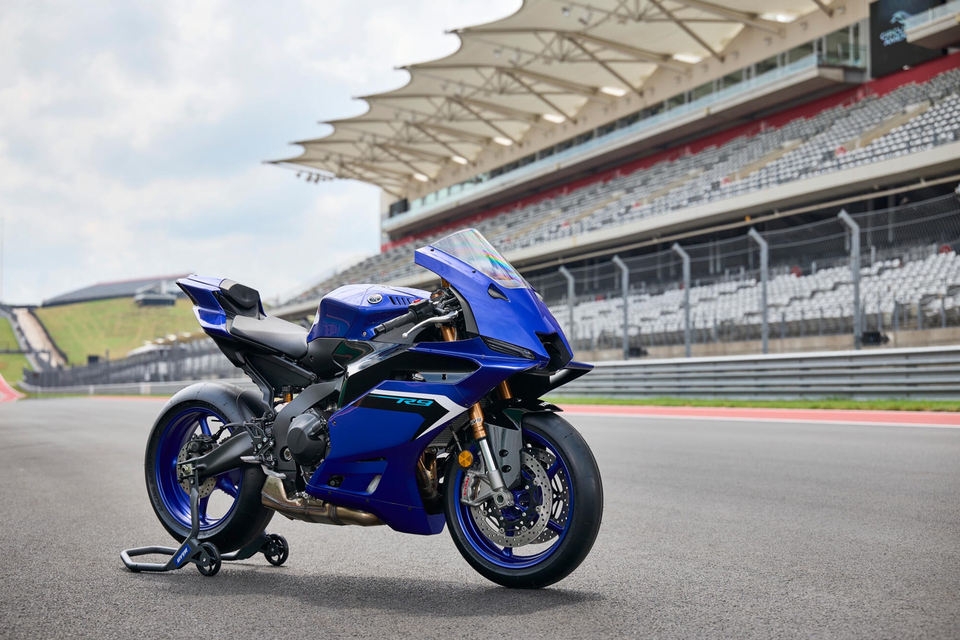 La Yamaha R9 ya es toda una realidad: La marca oficializa el lanzamiento de su nuevo modelo deportivo