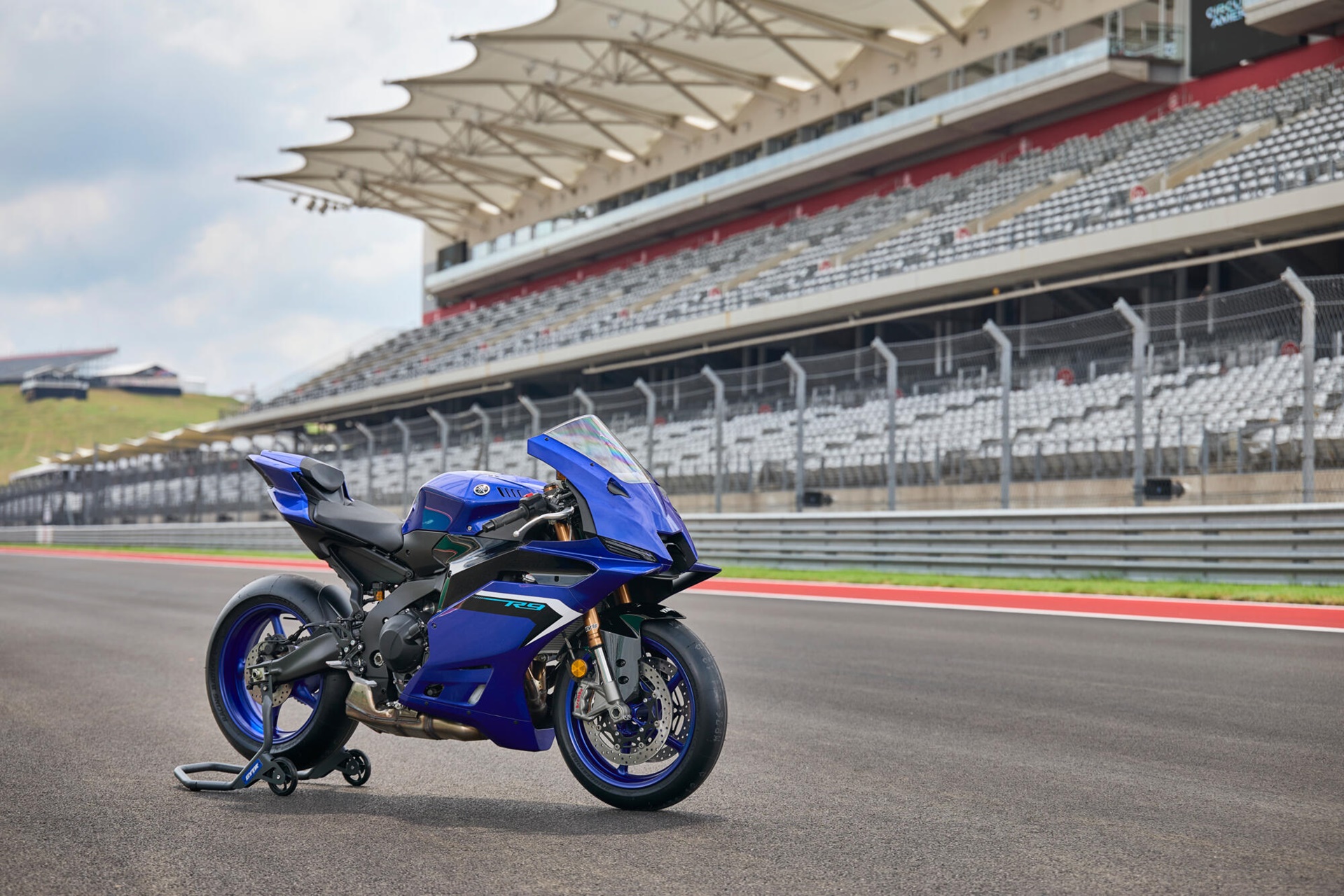 La Yamaha R9 ya es toda una realidad: La marca oficializa el lanzamiento de su nuevo modelo deportivo