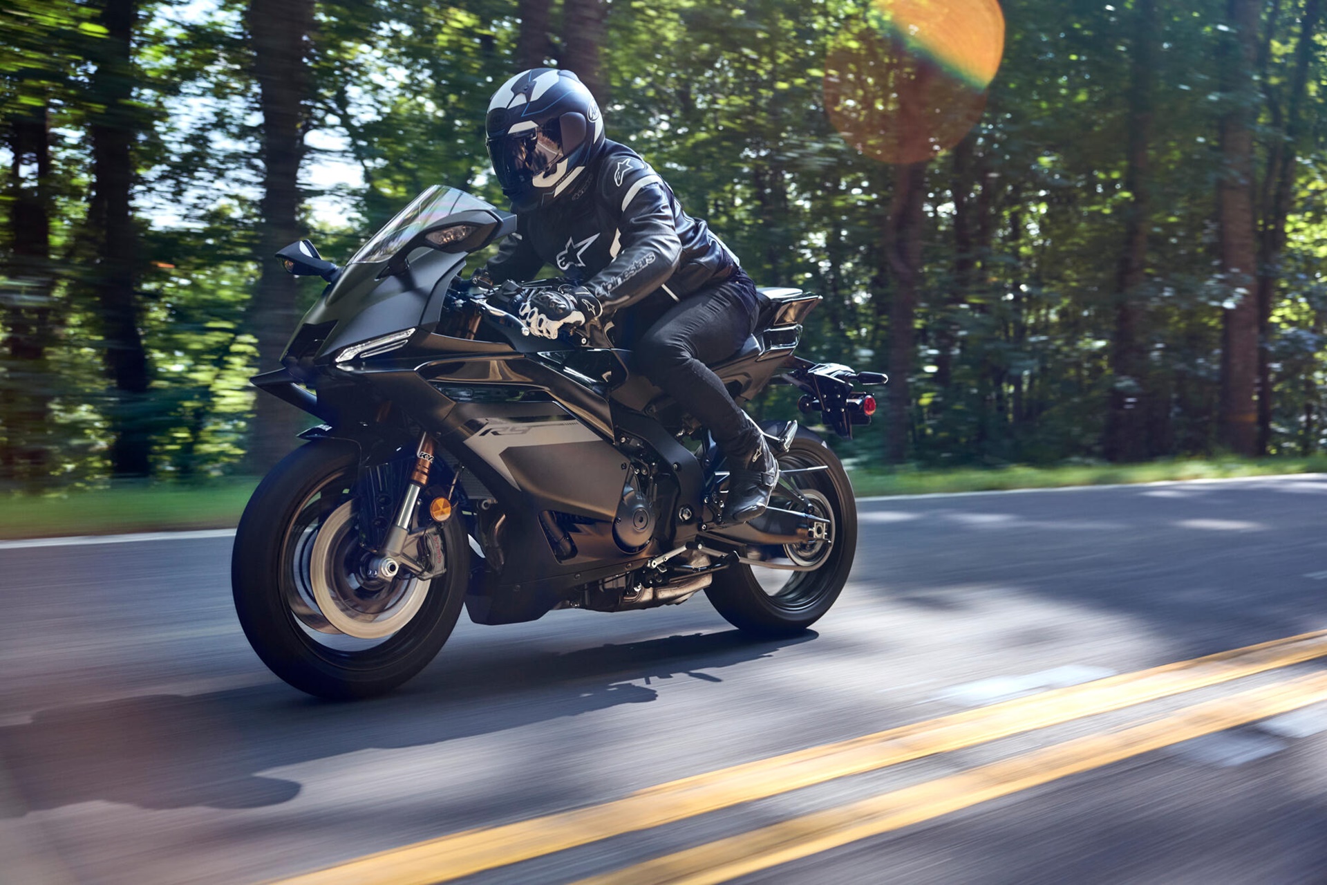 La Yamaha R9 ya es toda una realidad: La marca oficializa el lanzamiento de su nuevo modelo deportivo