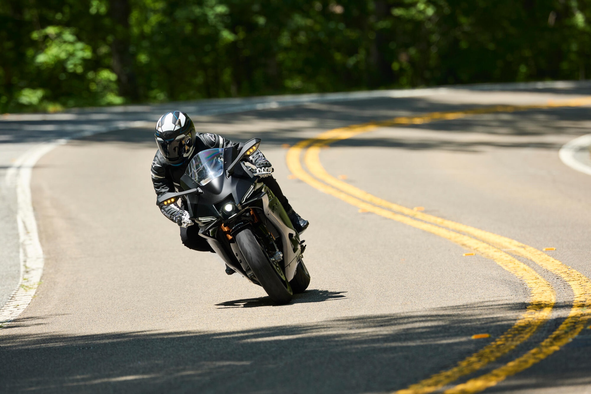 La Yamaha R9 ya es toda una realidad: La marca oficializa el lanzamiento de su nuevo modelo deportivo