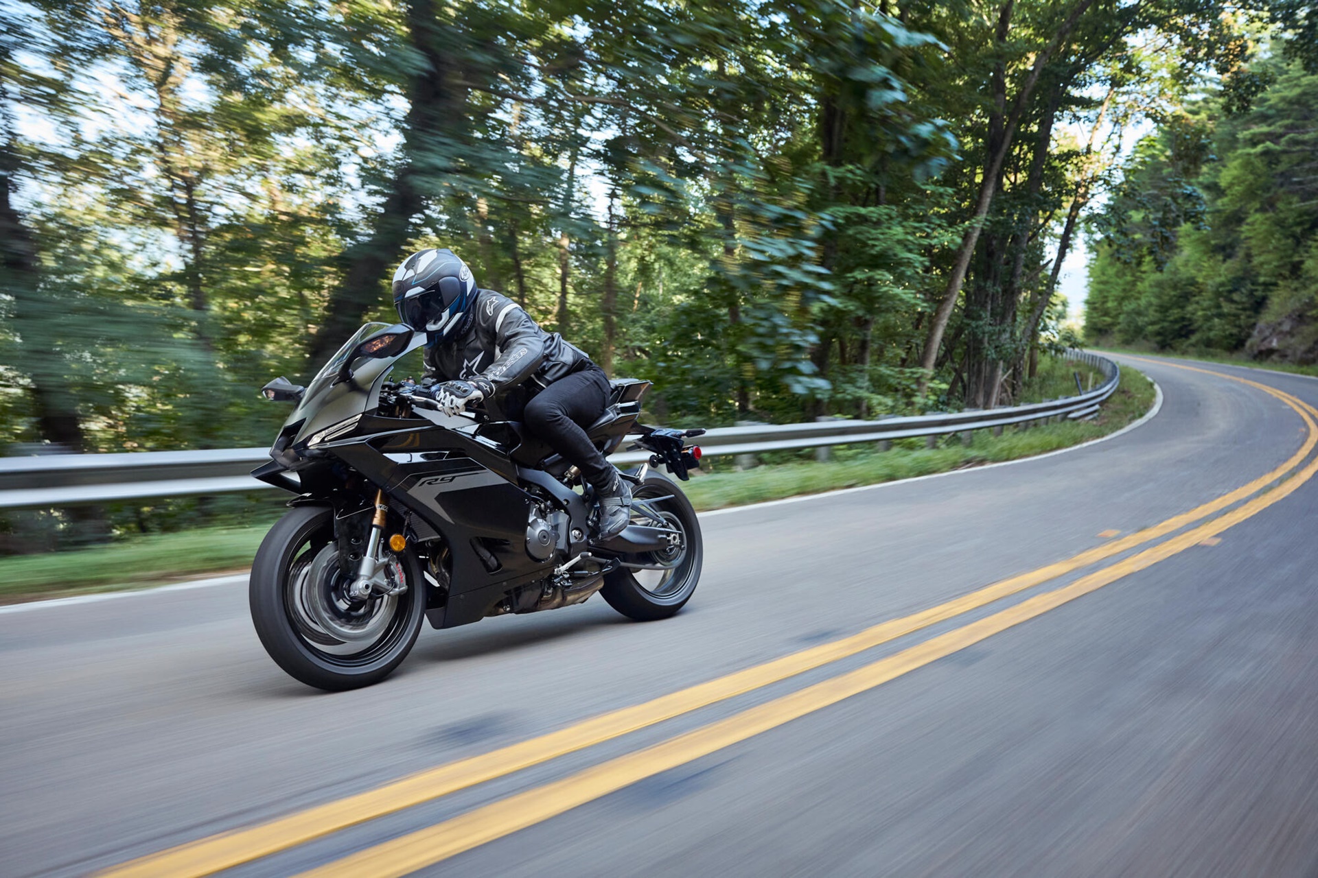 La Yamaha R9 ya es toda una realidad: La marca oficializa el lanzamiento de su nuevo modelo deportivo