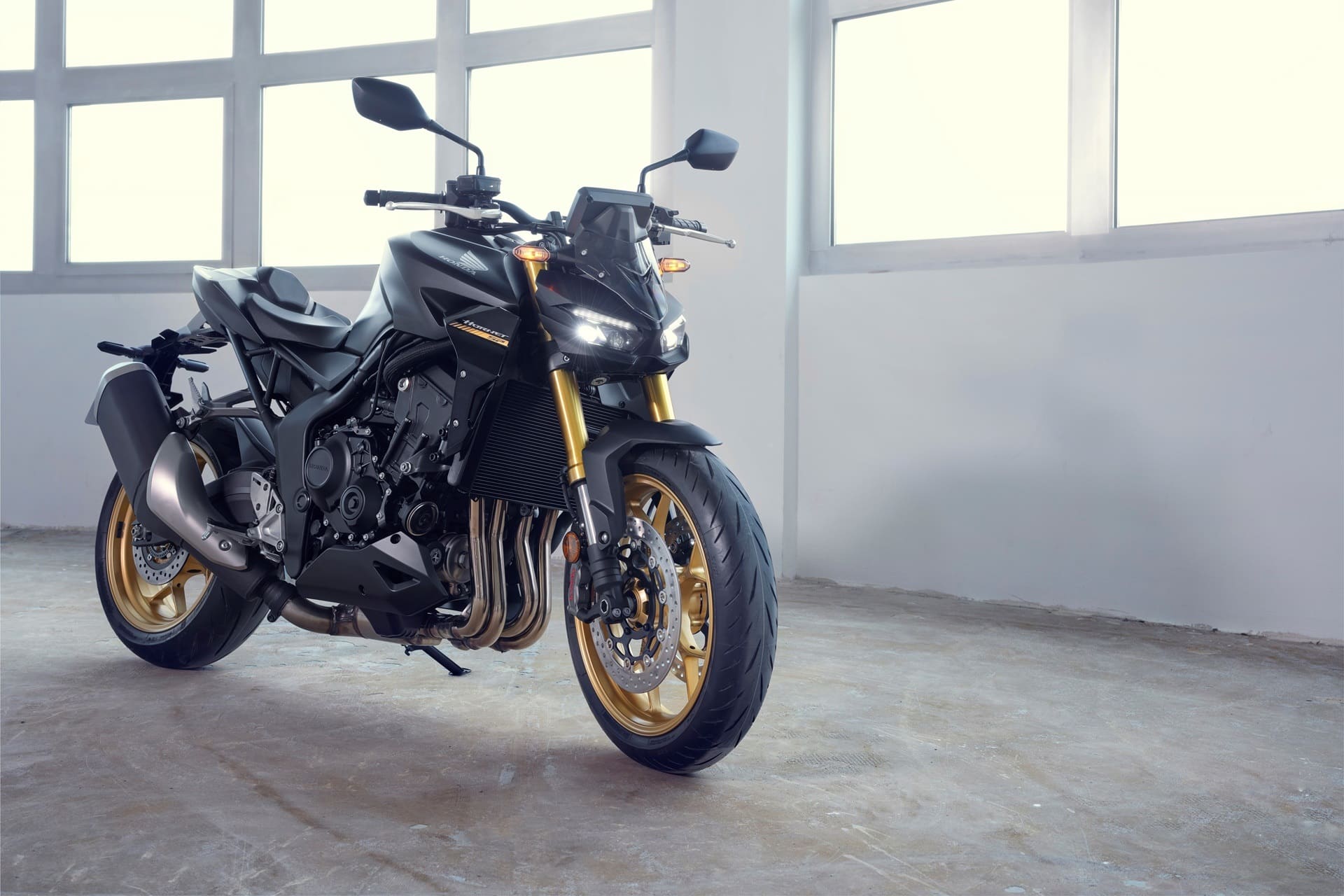 Honda lanza finalmente su nueva CB1000 Hornet 2025, acompañada de una excitante versión SP