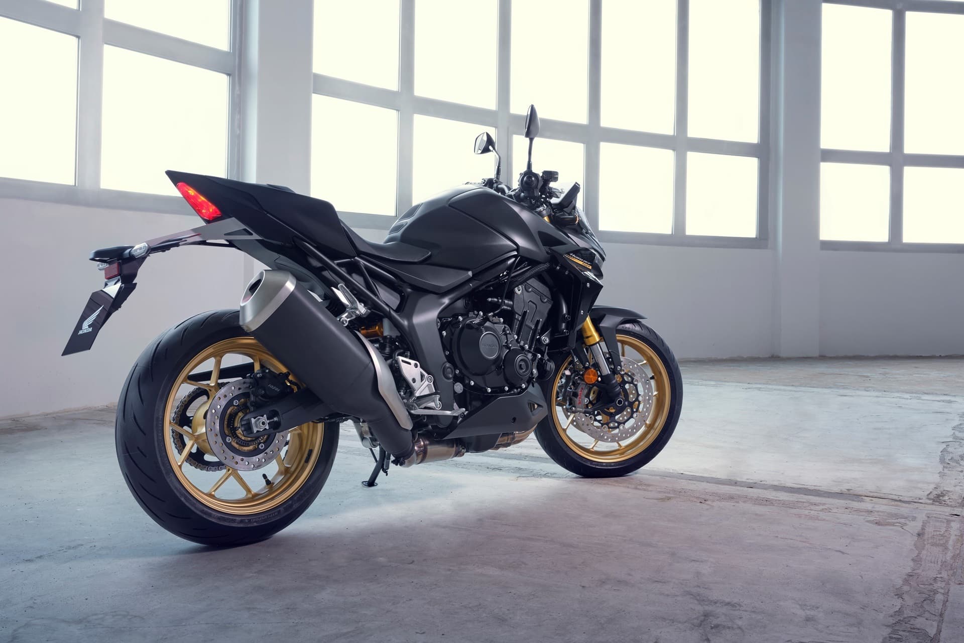 Honda lanza finalmente su nueva CB1000 Hornet 2025, acompañada de una excitante versión SP