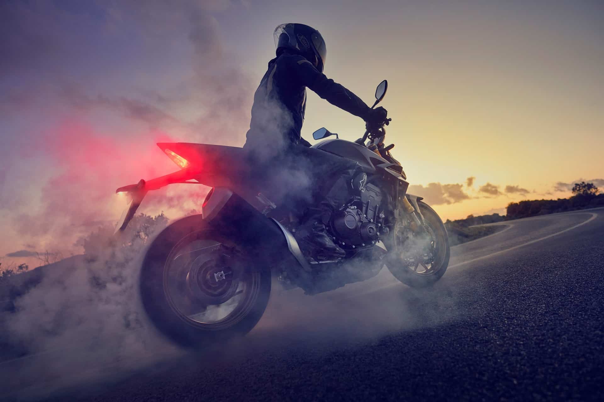 Honda lanza finalmente su nueva CB1000 Hornet 2025, acompañada de una excitante versión SP