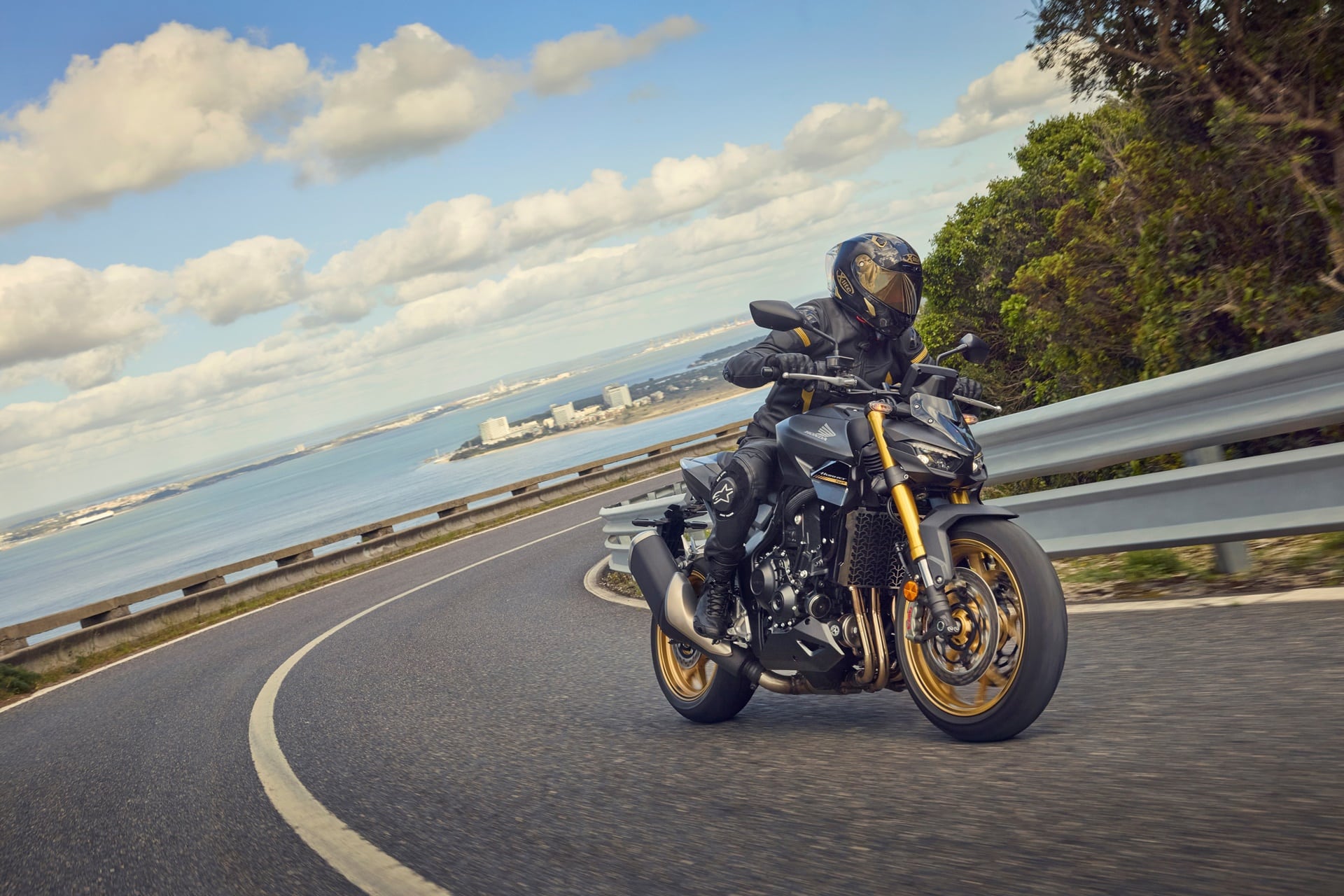 Honda lanza finalmente su nueva CB1000 Hornet 2025, acompañada de una excitante versión SP