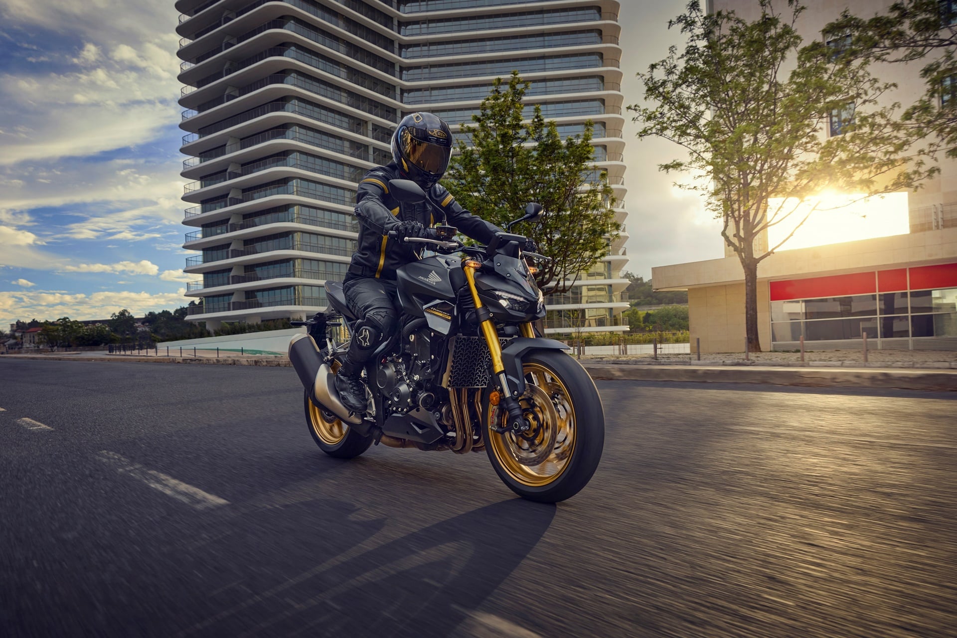 Honda lanza finalmente su nueva CB1000 Hornet 2025, acompañada de una excitante versión SP