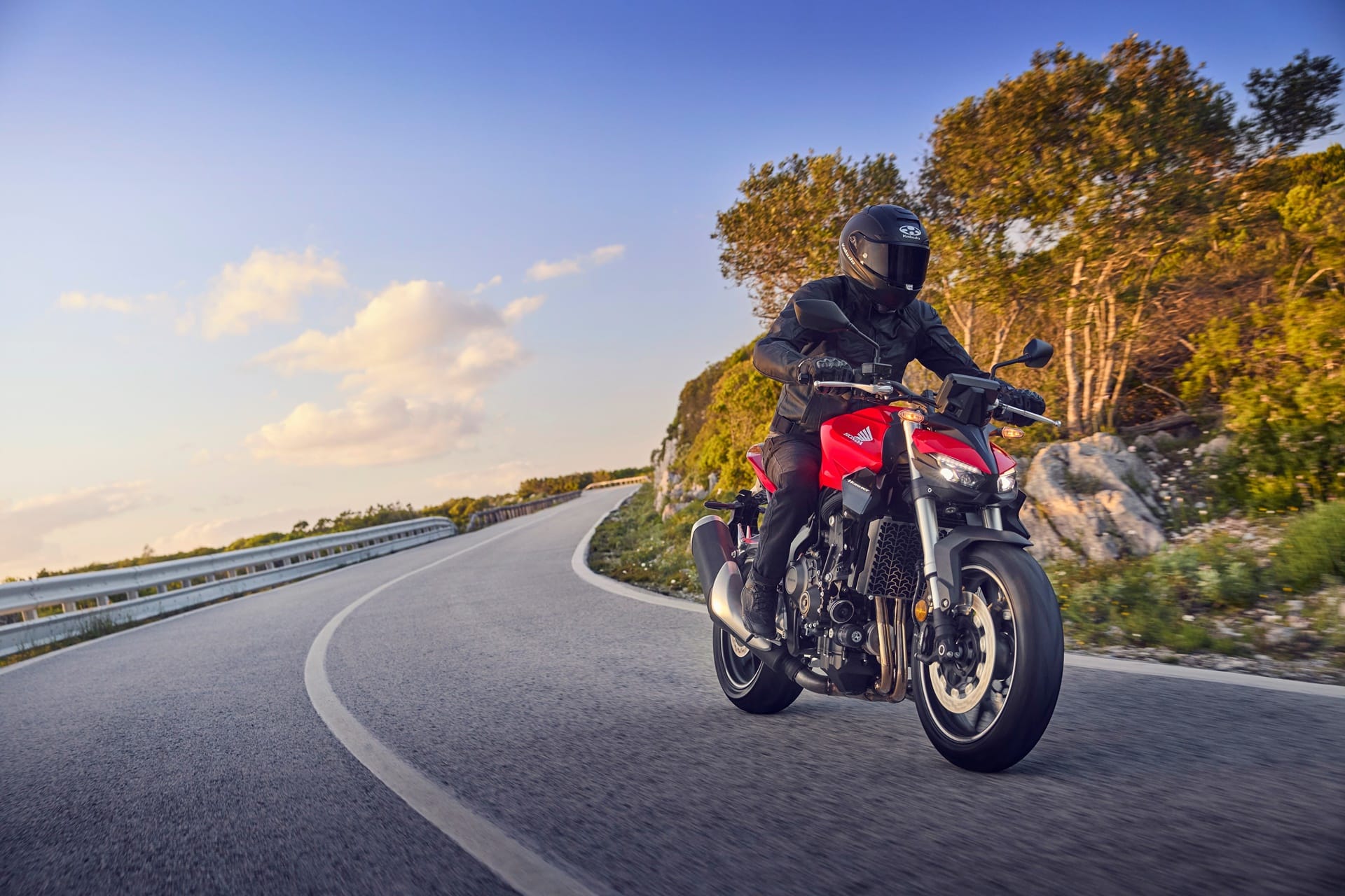 Honda lanza finalmente su nueva CB1000 Hornet 2025, acompañada de una excitante versión SP