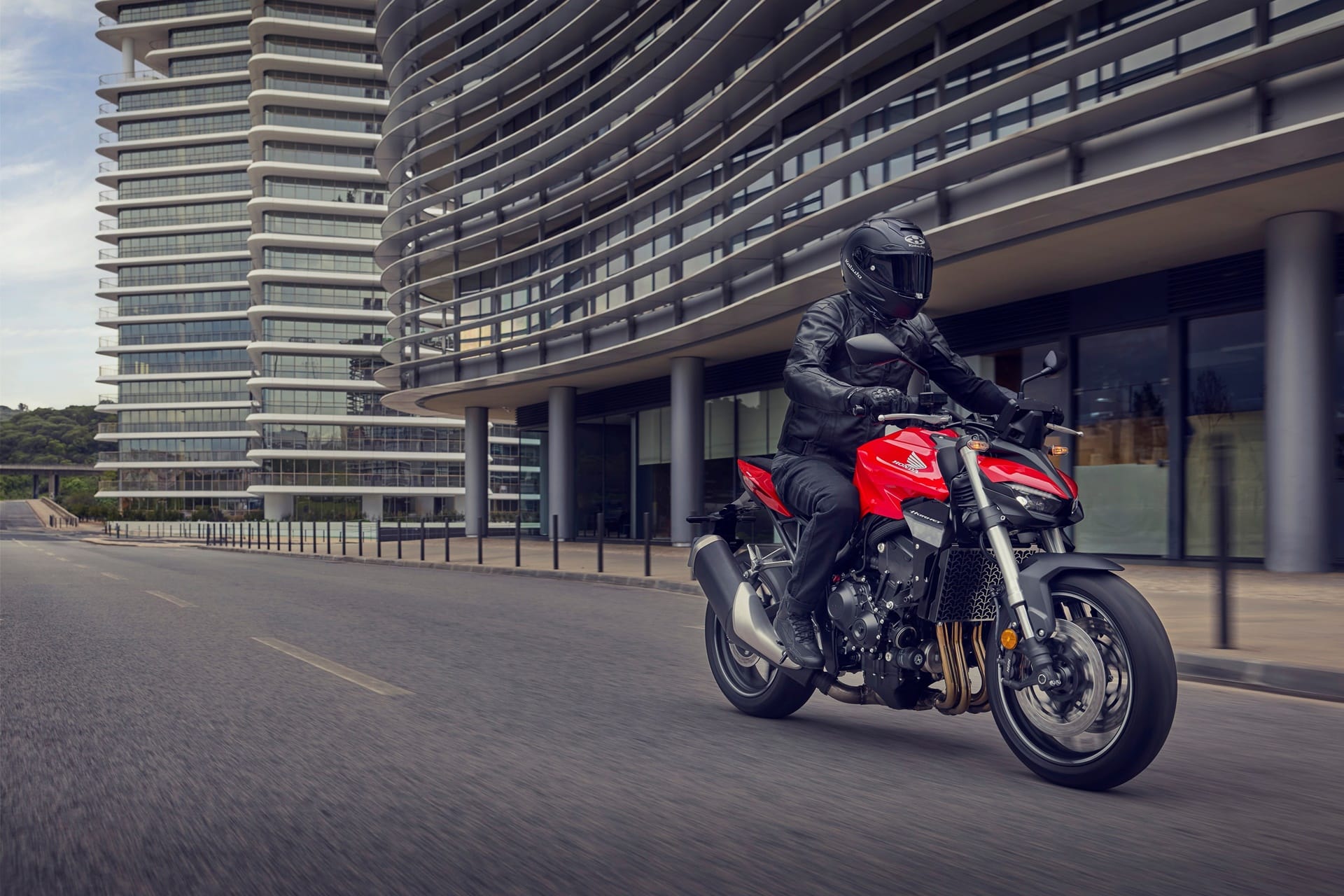Honda lanza finalmente su nueva CB1000 Hornet 2025, acompañada de una excitante versión SP