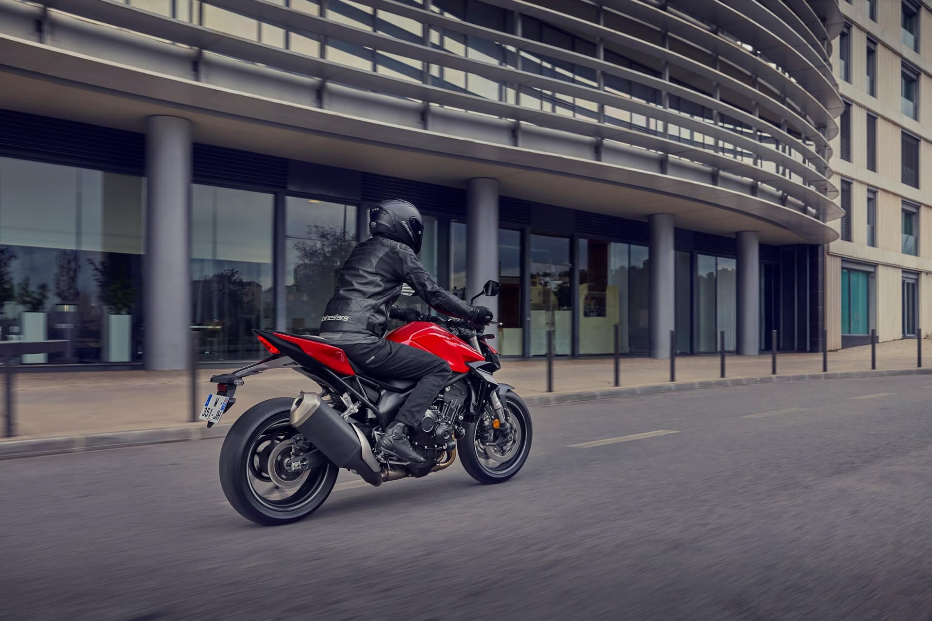 Honda lanza finalmente su nueva CB1000 Hornet 2025, acompañada de una excitante versión SP