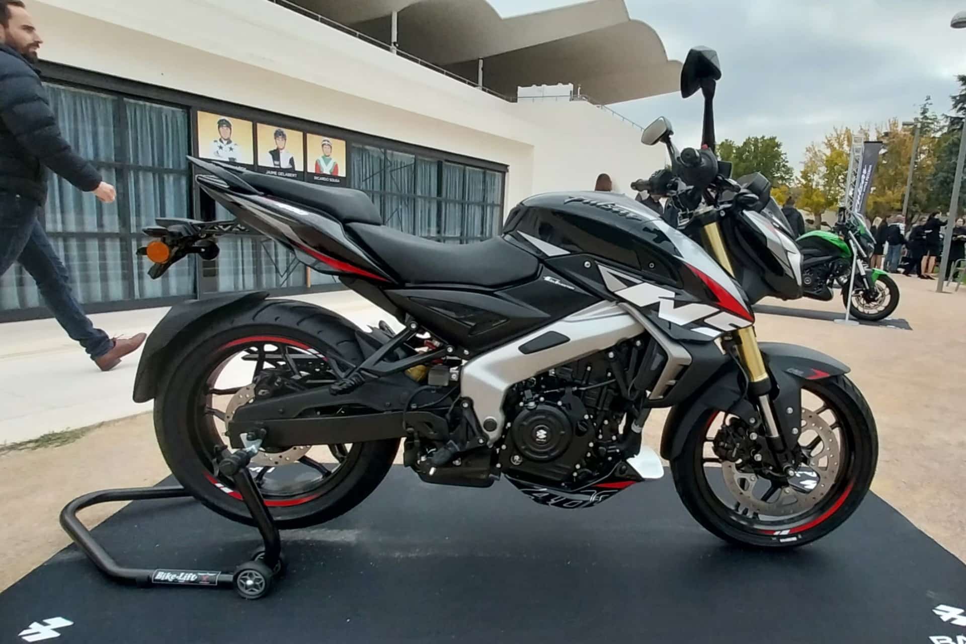 Bajaj Auto presentación en España