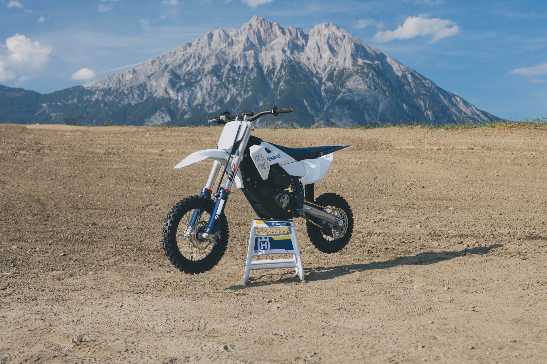 Husqvarna presenta su nueva EE 5 2025: Más rendimiento y tiempo de pilotaje