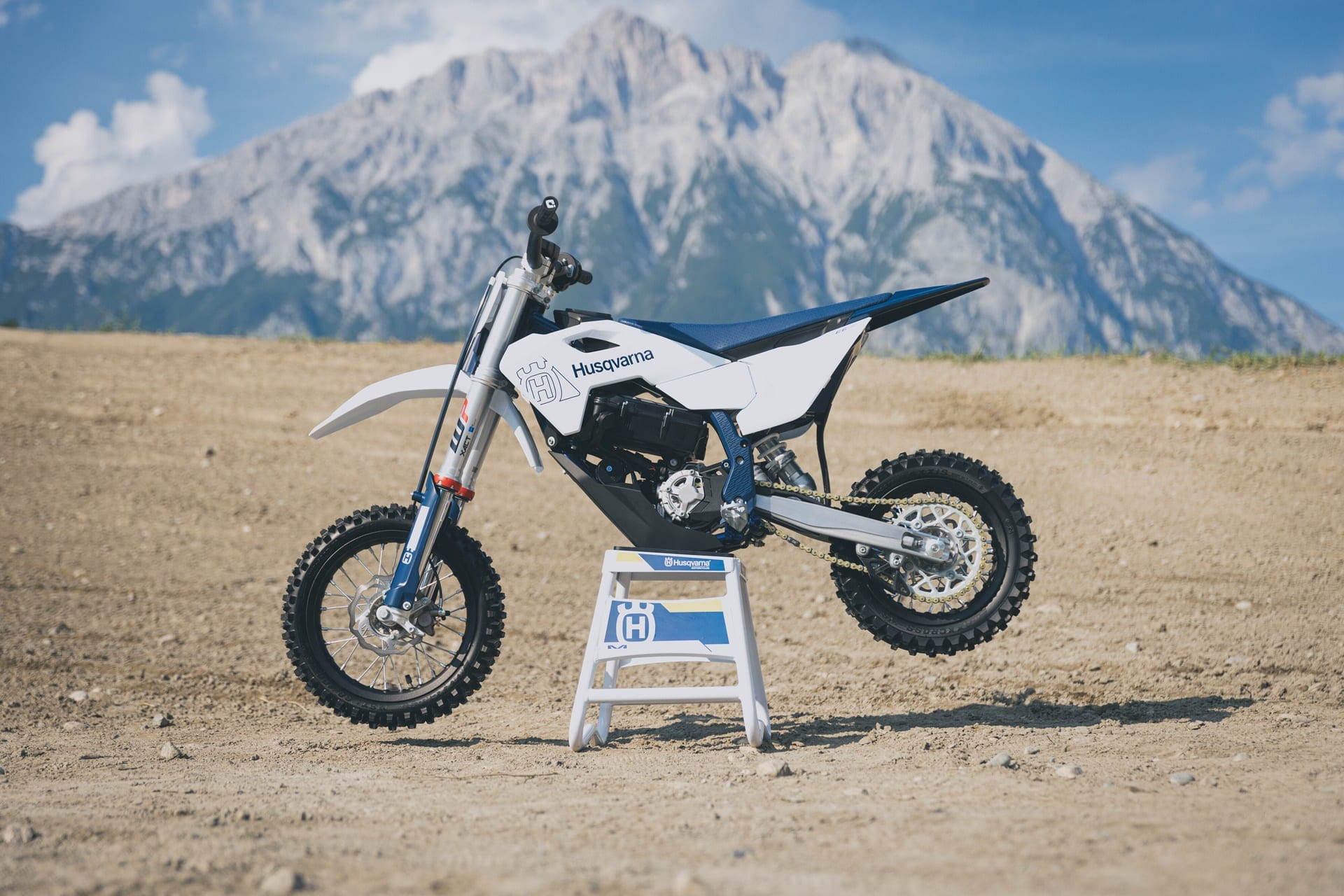 Husqvarna presenta su nueva EE 5 2025: Más rendimiento y tiempo de pilotaje