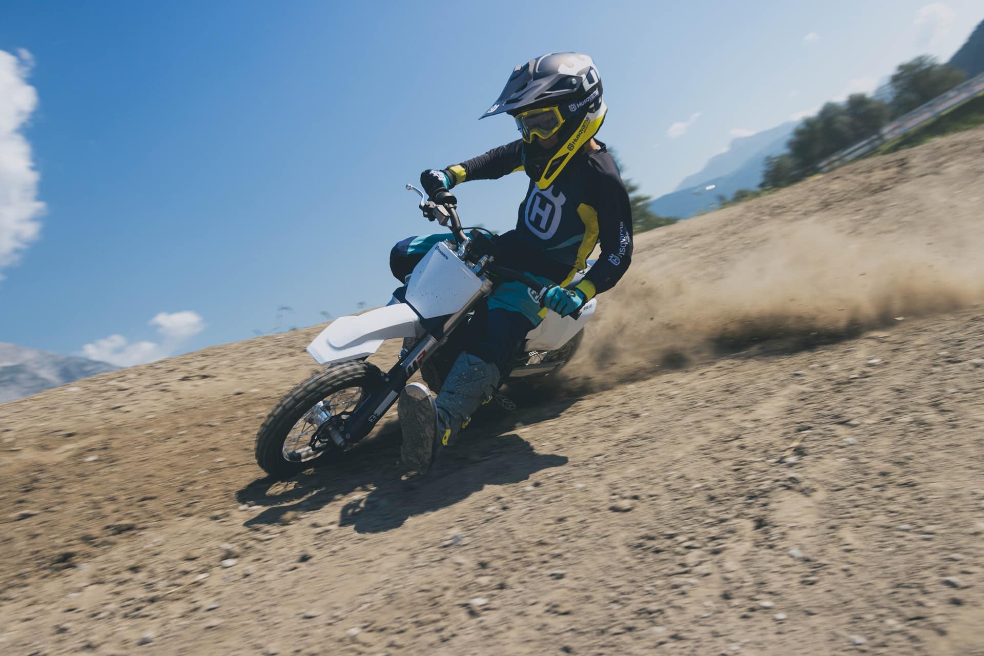 Husqvarna presenta su nueva EE 5 2025: Más rendimiento y tiempo de pilotaje