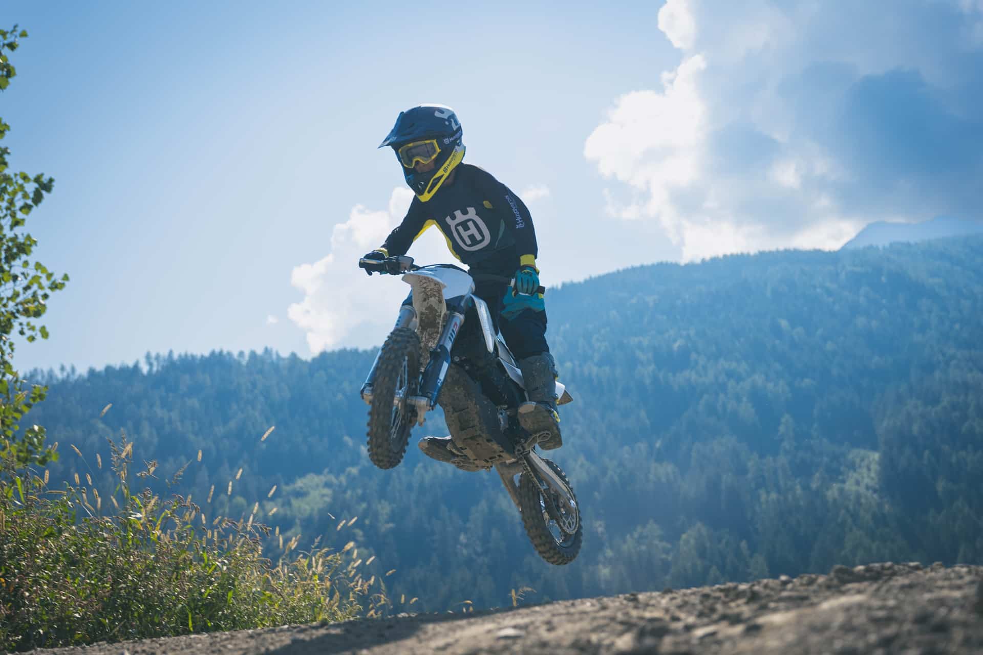 Husqvarna presenta su nueva EE 5 2025: Más rendimiento y tiempo de pilotaje