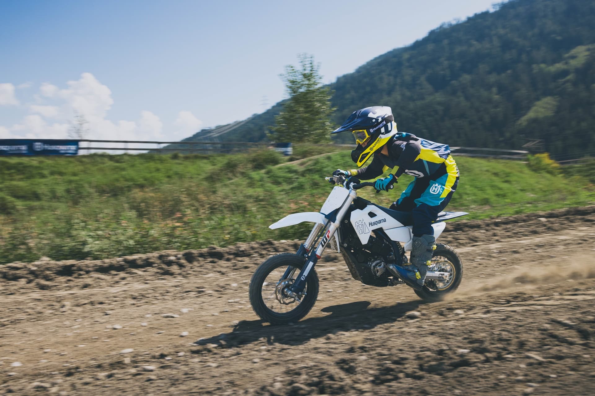 Husqvarna presenta su nueva EE 5 2025: Más rendimiento y tiempo de pilotaje