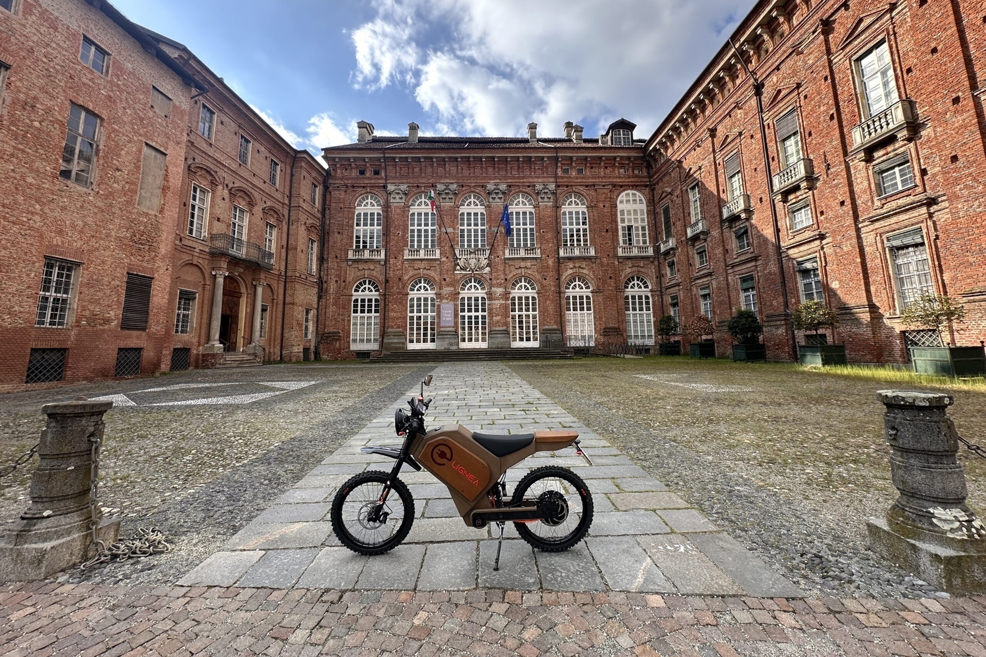 Moto Lignea: Así es la primera moto eléctrica de madera homologada para circular