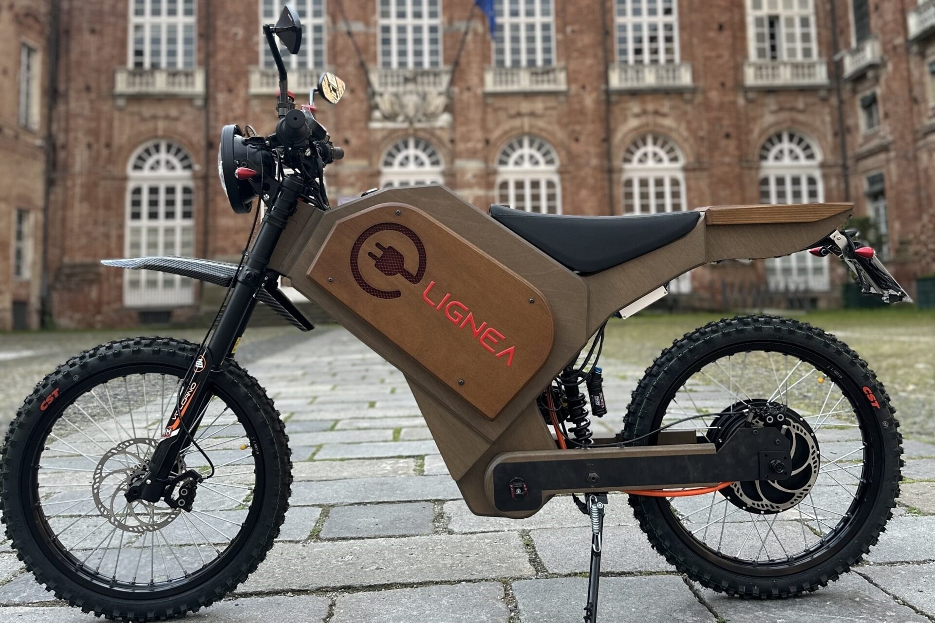 Moto Lignea: Así es la primera moto eléctrica de madera homologada para circular