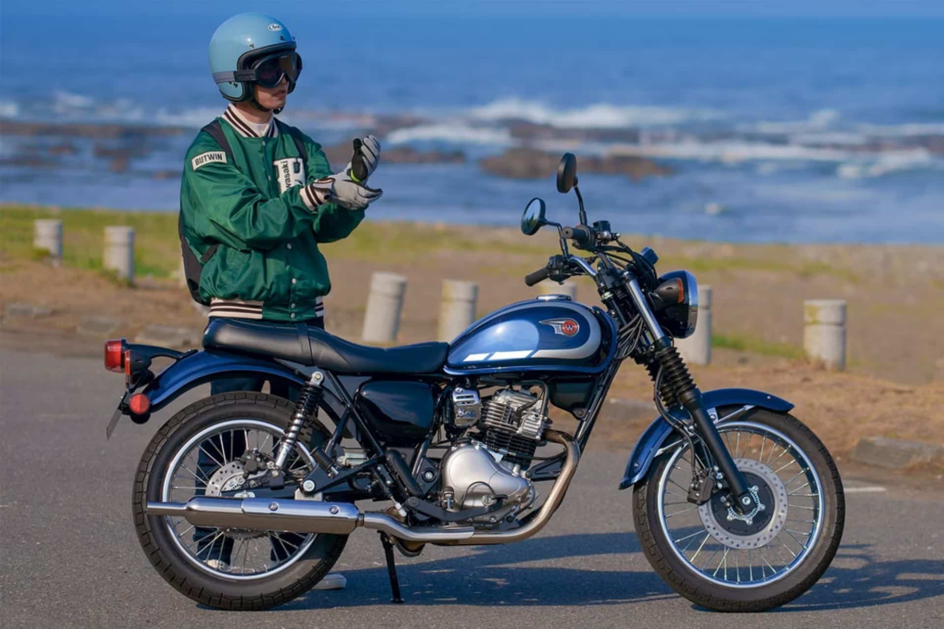 Kawasaki W 230 y Meguro S1 2025