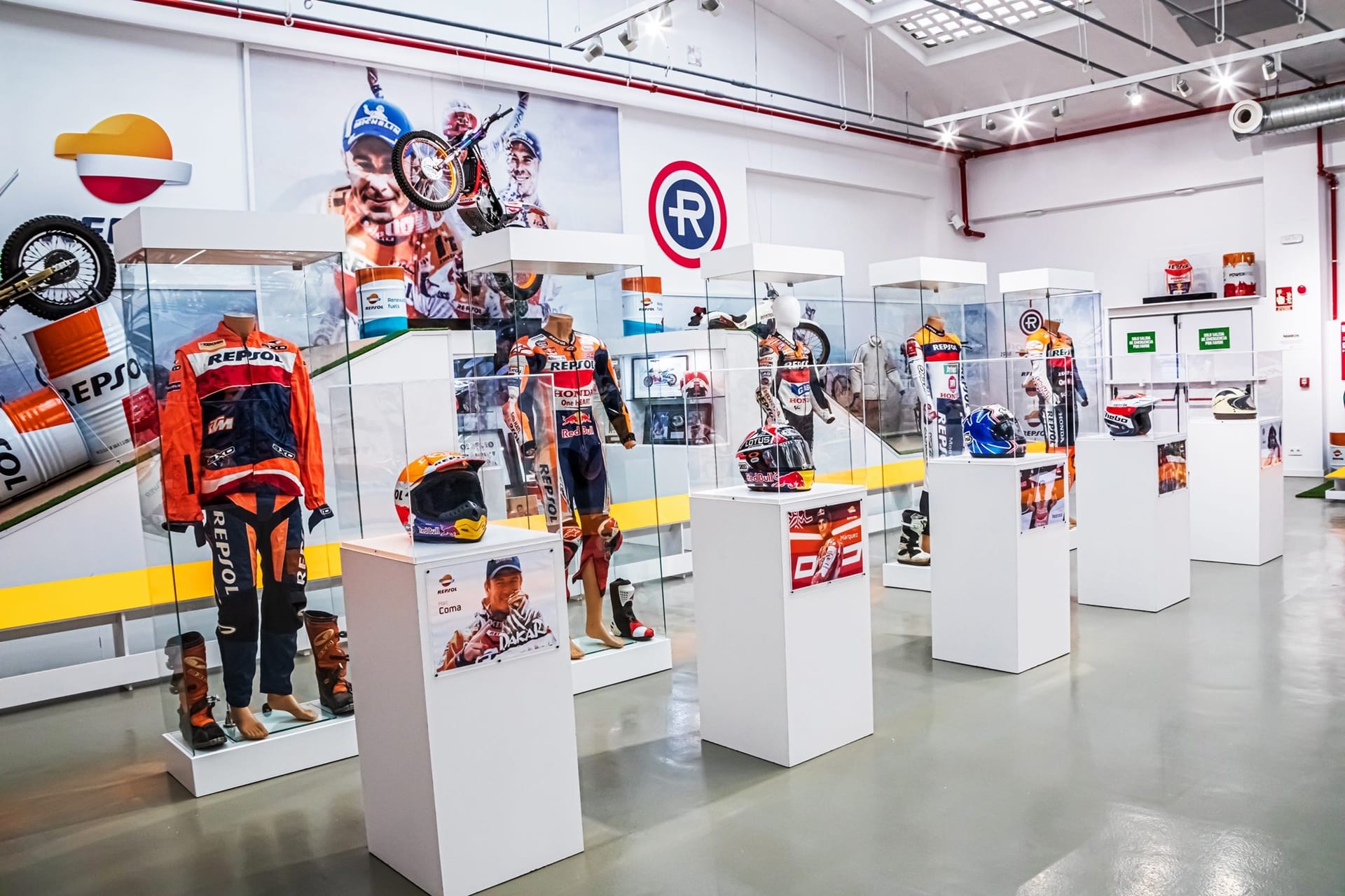 El museo "Motos Made in Spain" acoge una exposición temática de Repsol dentro del mundo de la competición
