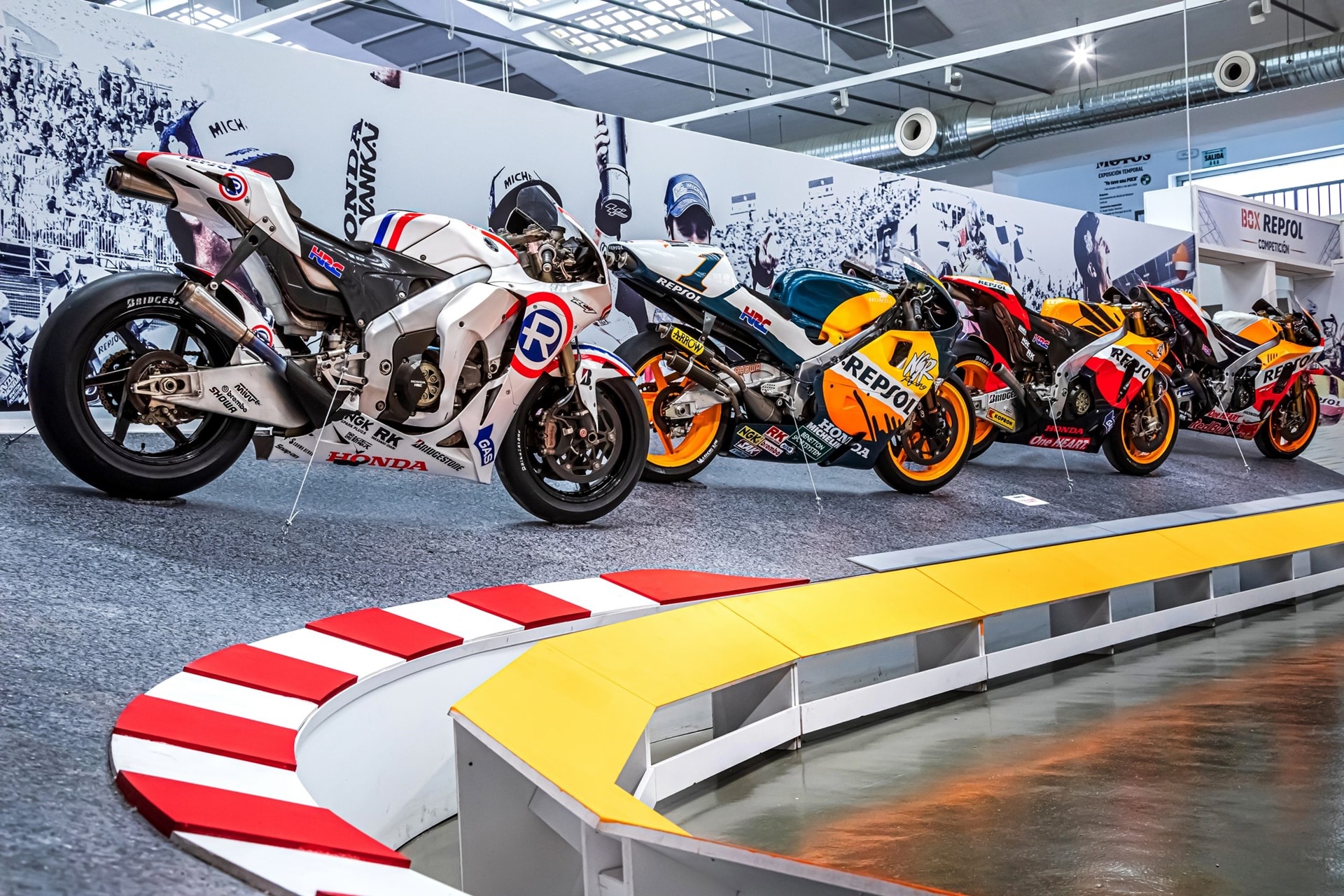 El museo "Motos Made in Spain" acoge una exposición temática de Repsol dentro del mundo de la competición