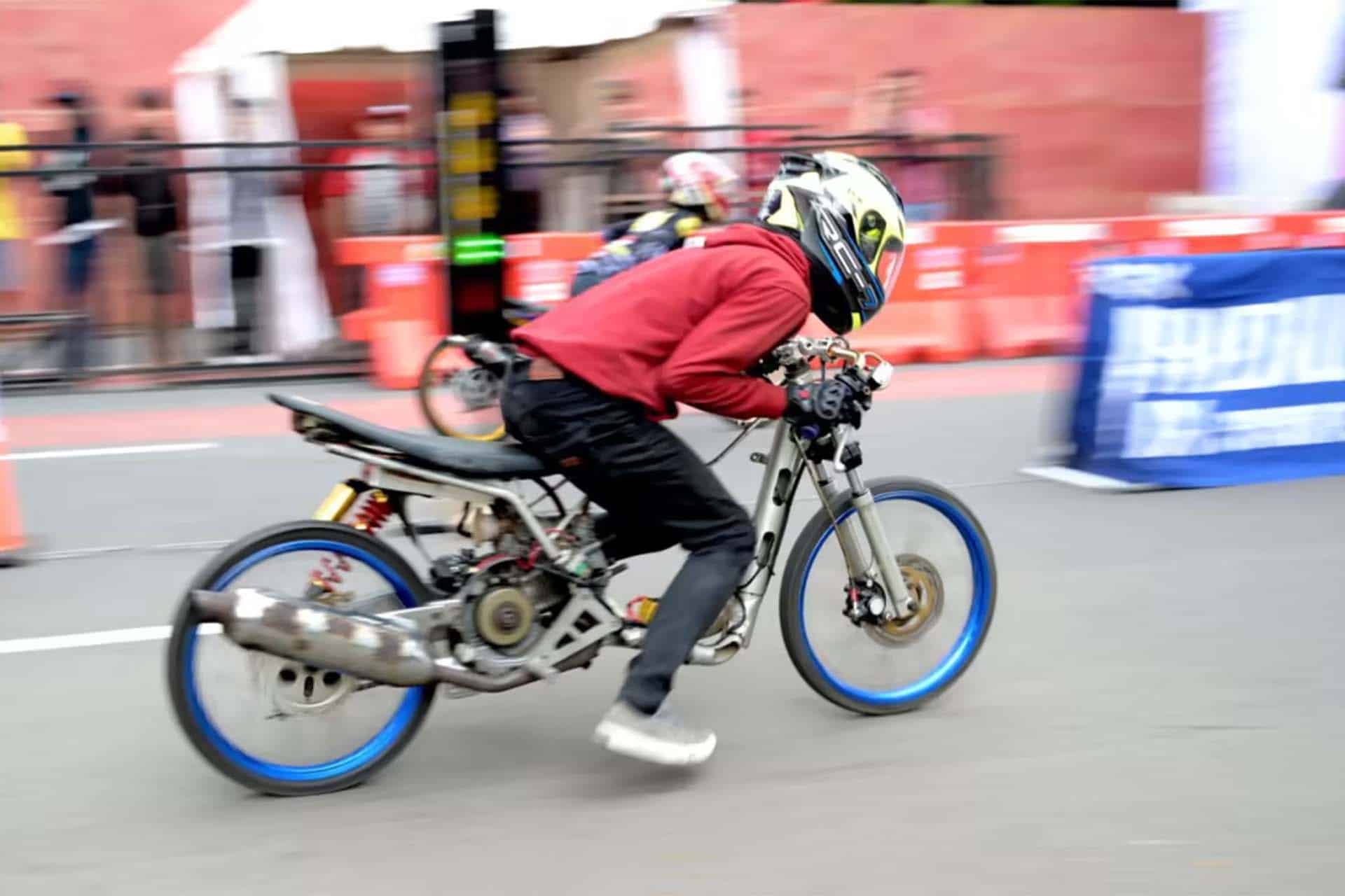 Hay competiciones con motos de dos y cuatro tiempos