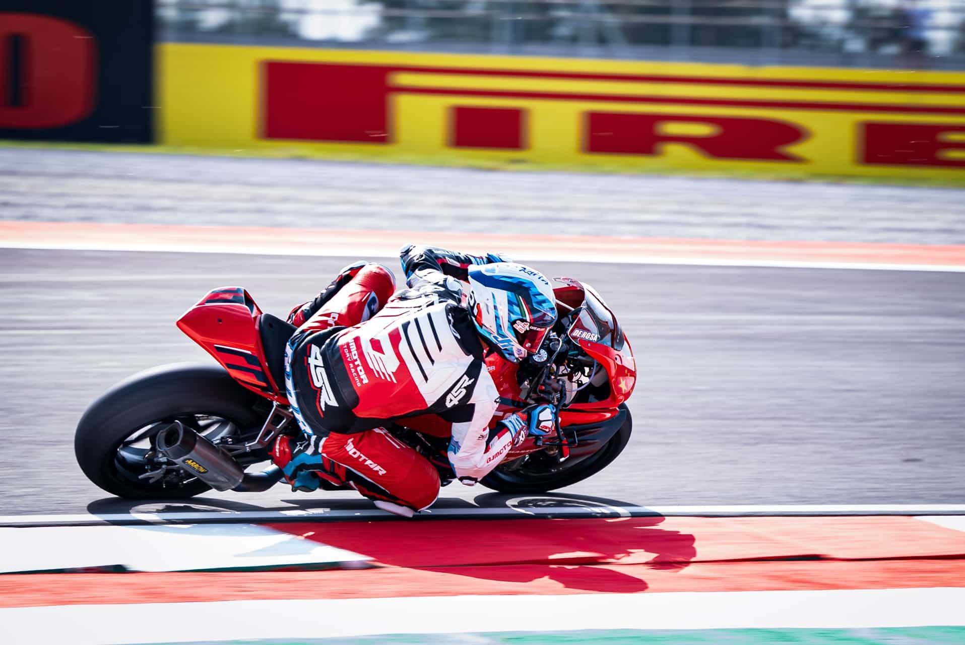 QJMotor exhibe su nueva SRK1000 en EICMA, así como su amplia gama de modelos 2025