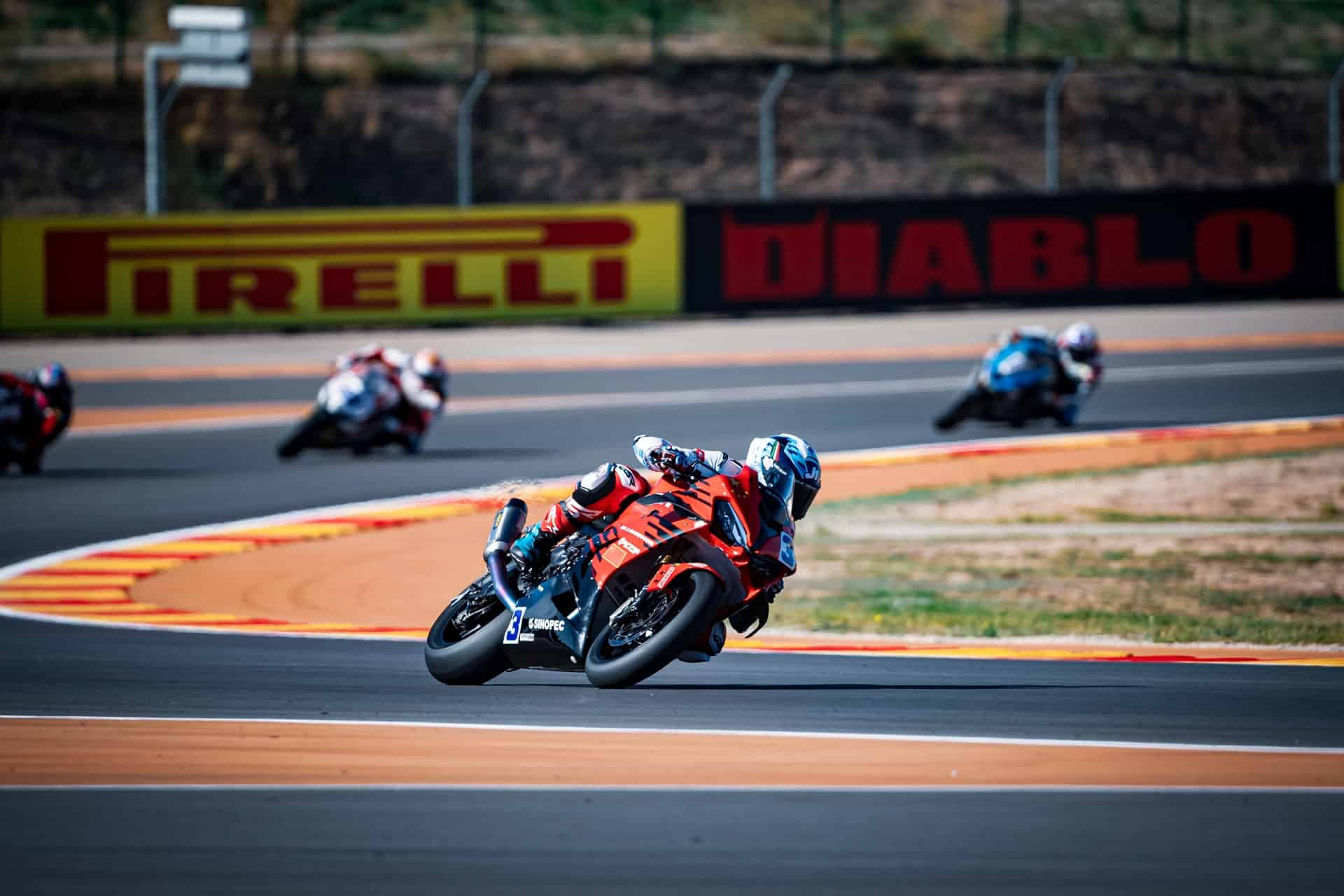 QJMotor exhibe su nueva SRK1000 en EICMA, así como su amplia gama de modelos 2025