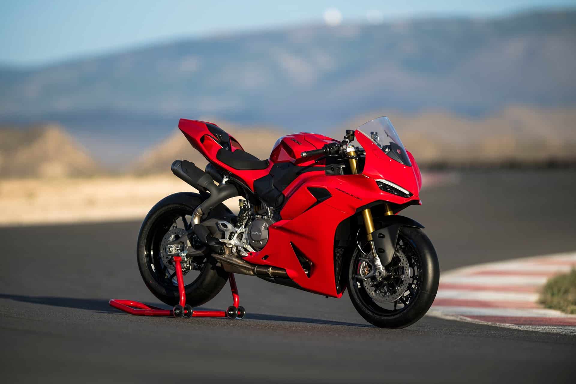 Nuevas Panigale V2 y Streetfighter V2 2025 Ducati inaugura una nueva era para sus motos bicilíndricas