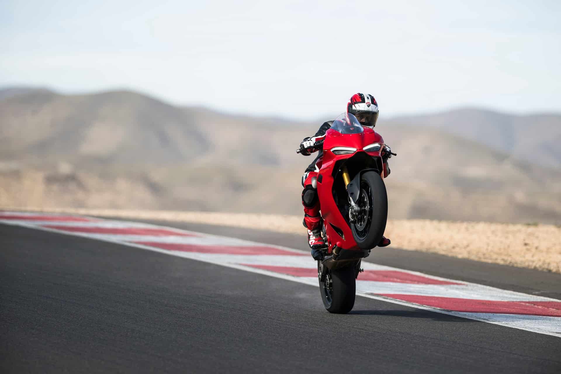 Nuevas Panigale V2 y Streetfighter V2 2025 Ducati inaugura una nueva era para sus motos bicilíndricas