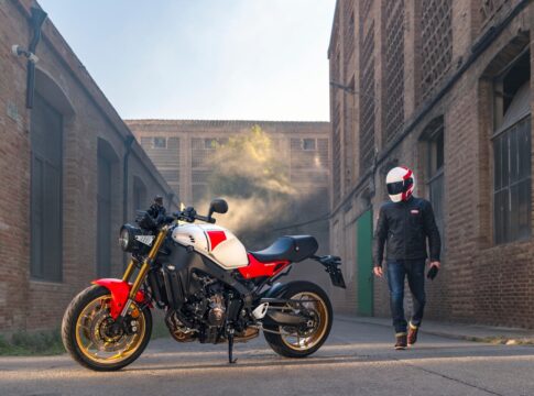 La Yamaha XSR900 se actualiza para afrontar 2025 siendo aún más competitiva