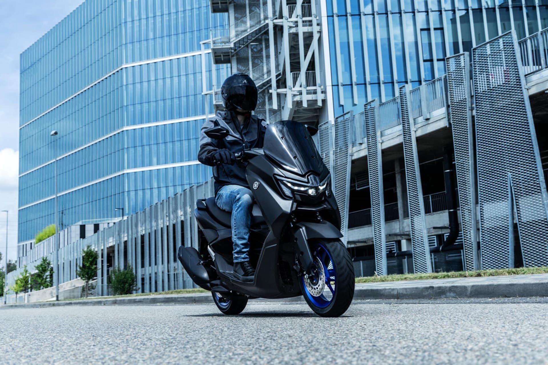 Yamaha presenta su nueva gama NMAX 125, una solvente combinación de estilo, practicidad y economía