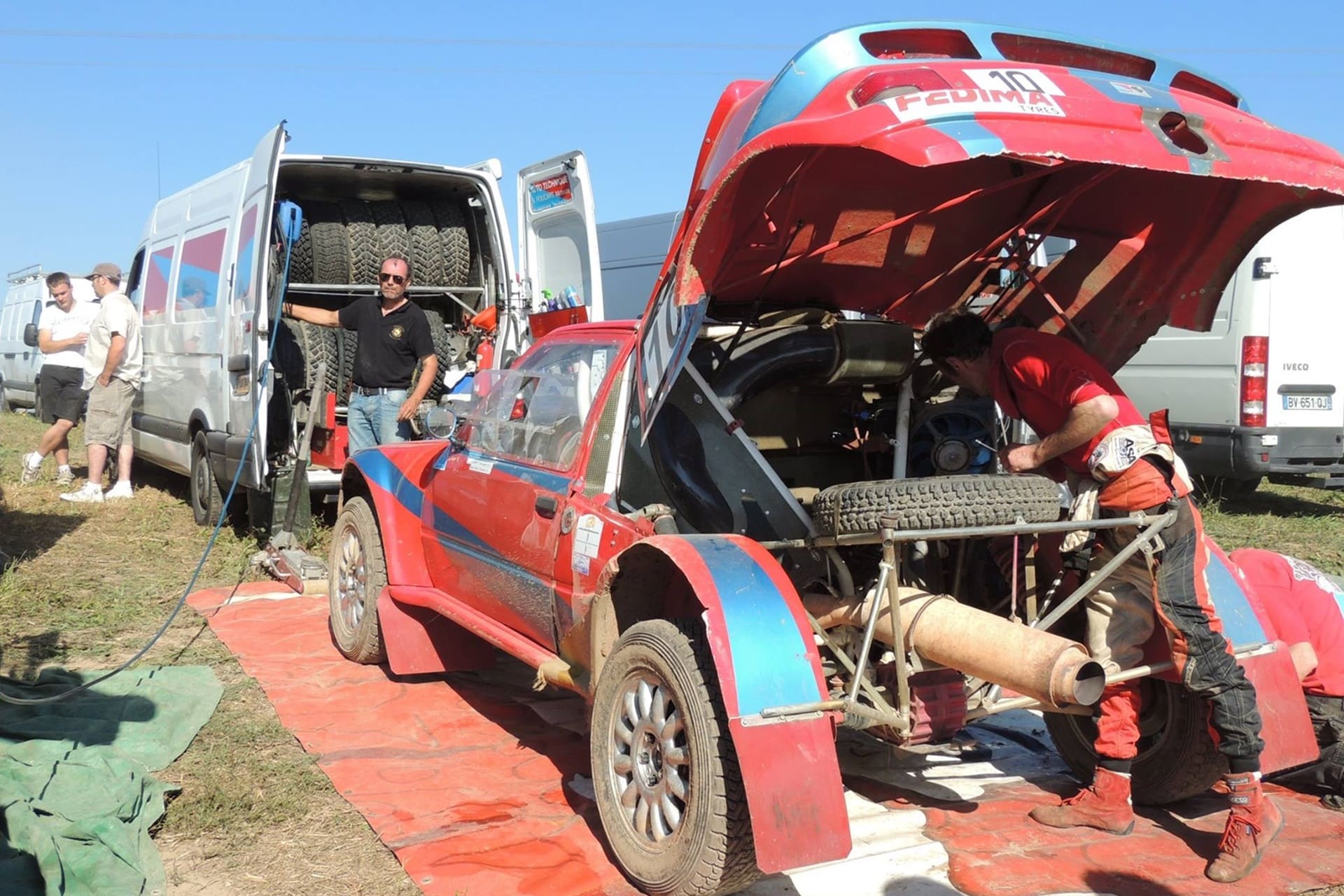 Peugeot 205 V16: Un Kit Car de locura con 4 motores de Yamaha YZF600