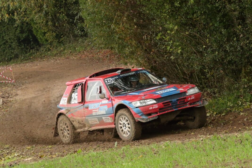Peugeot 205 V16: Un Kit Car de locura con 4 motores de Yamaha YZF600