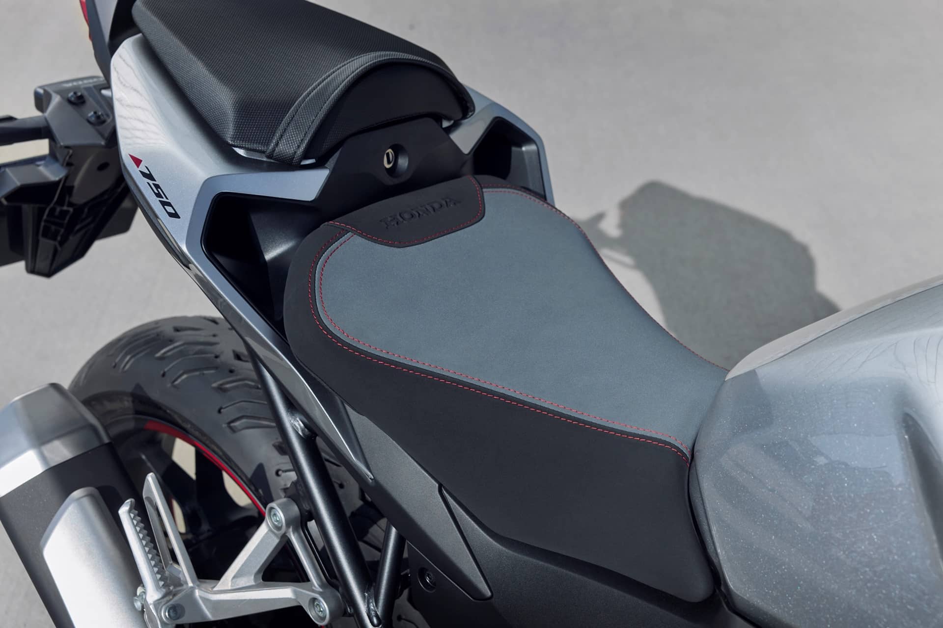 Honda CB750 Hornet 2025