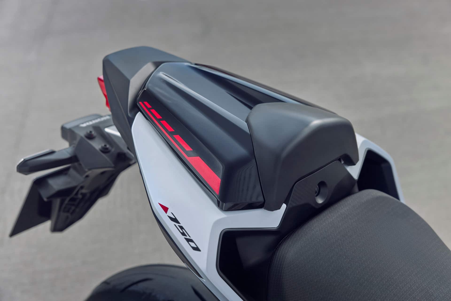 Honda CB750 Hornet 2025