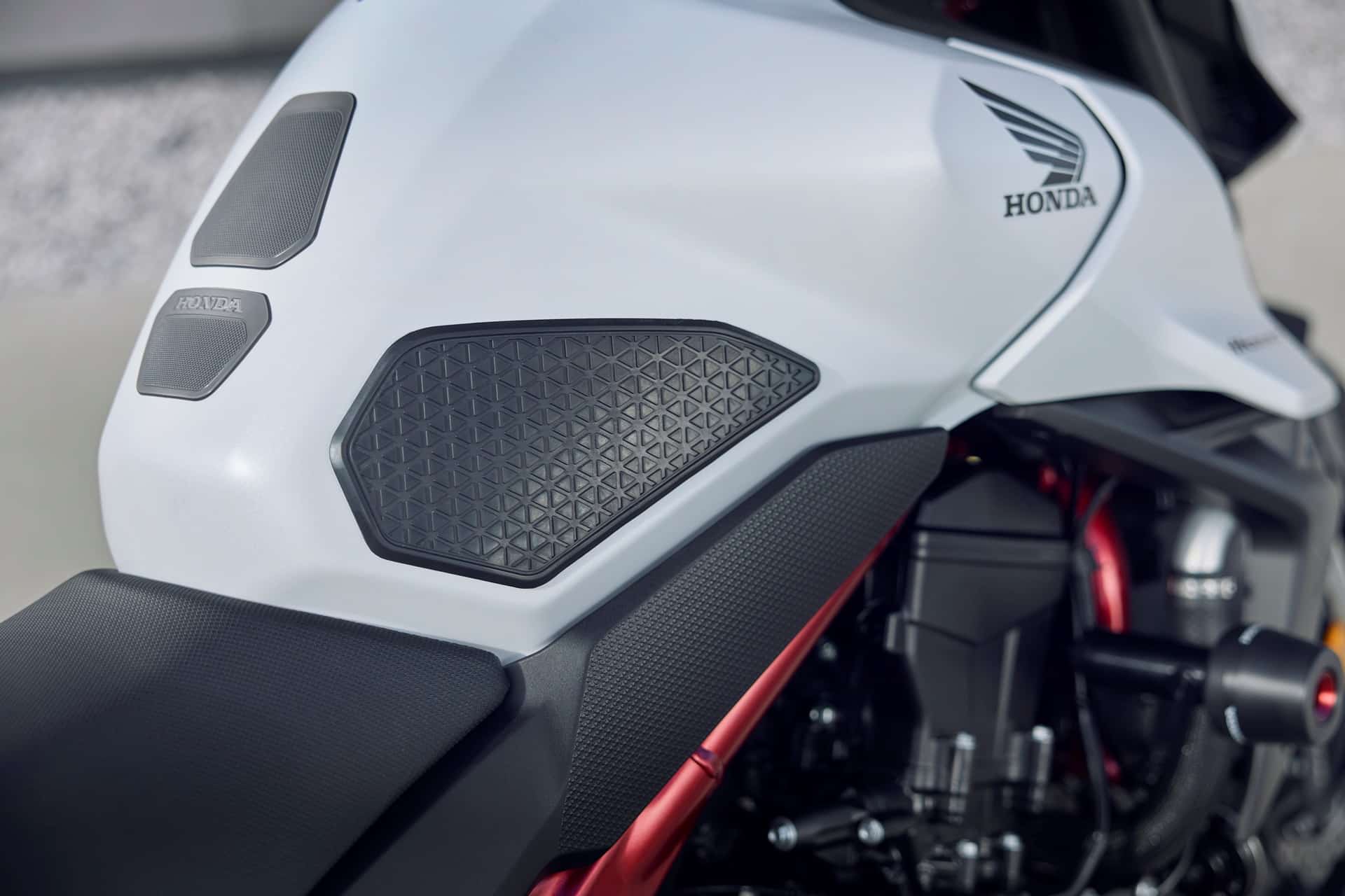 Honda CB750 Hornet 2025