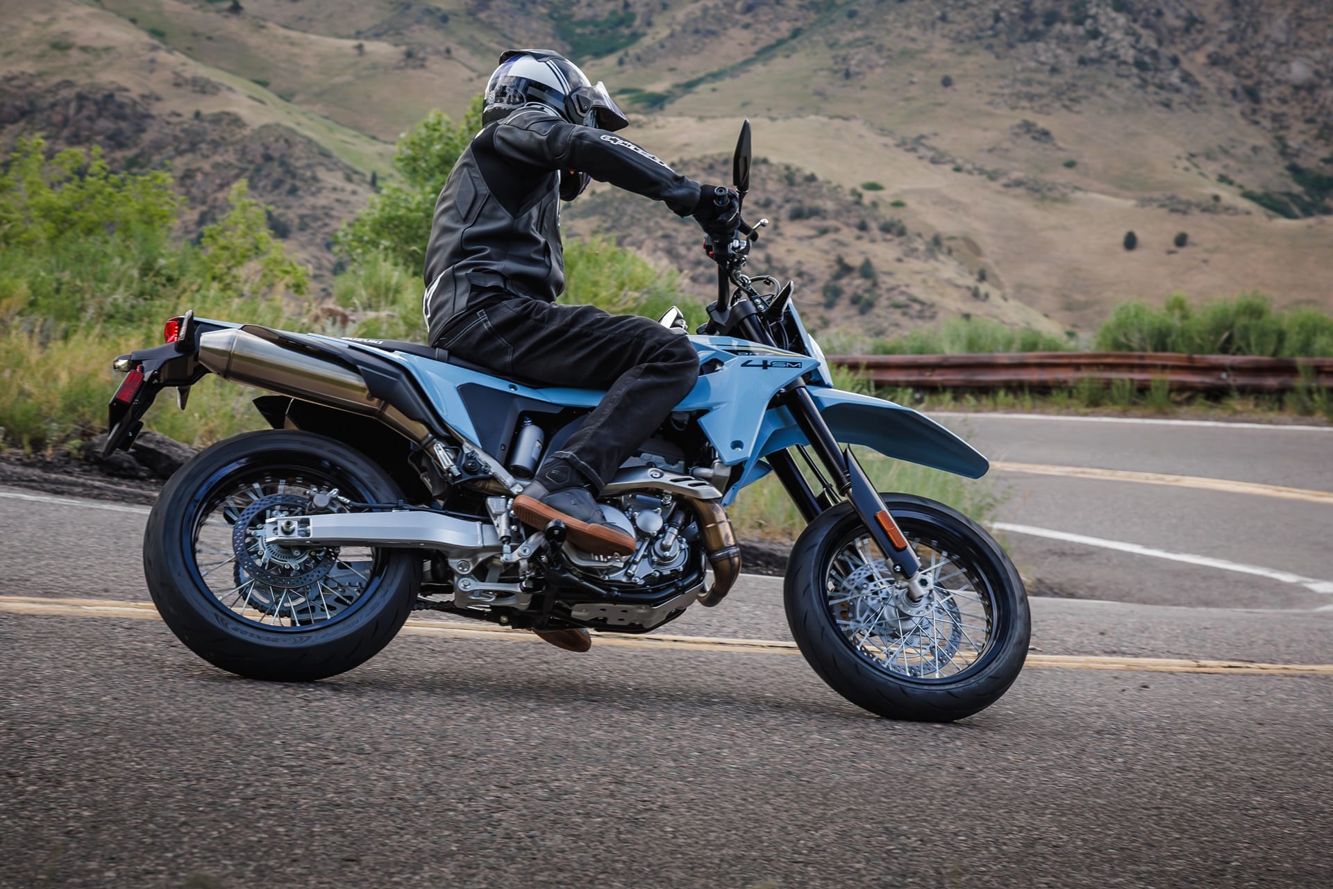 Las nuevas Suzuki DR-Z4S y DR-Z4SM han sido presentadas oficialmente en EICMA 2024