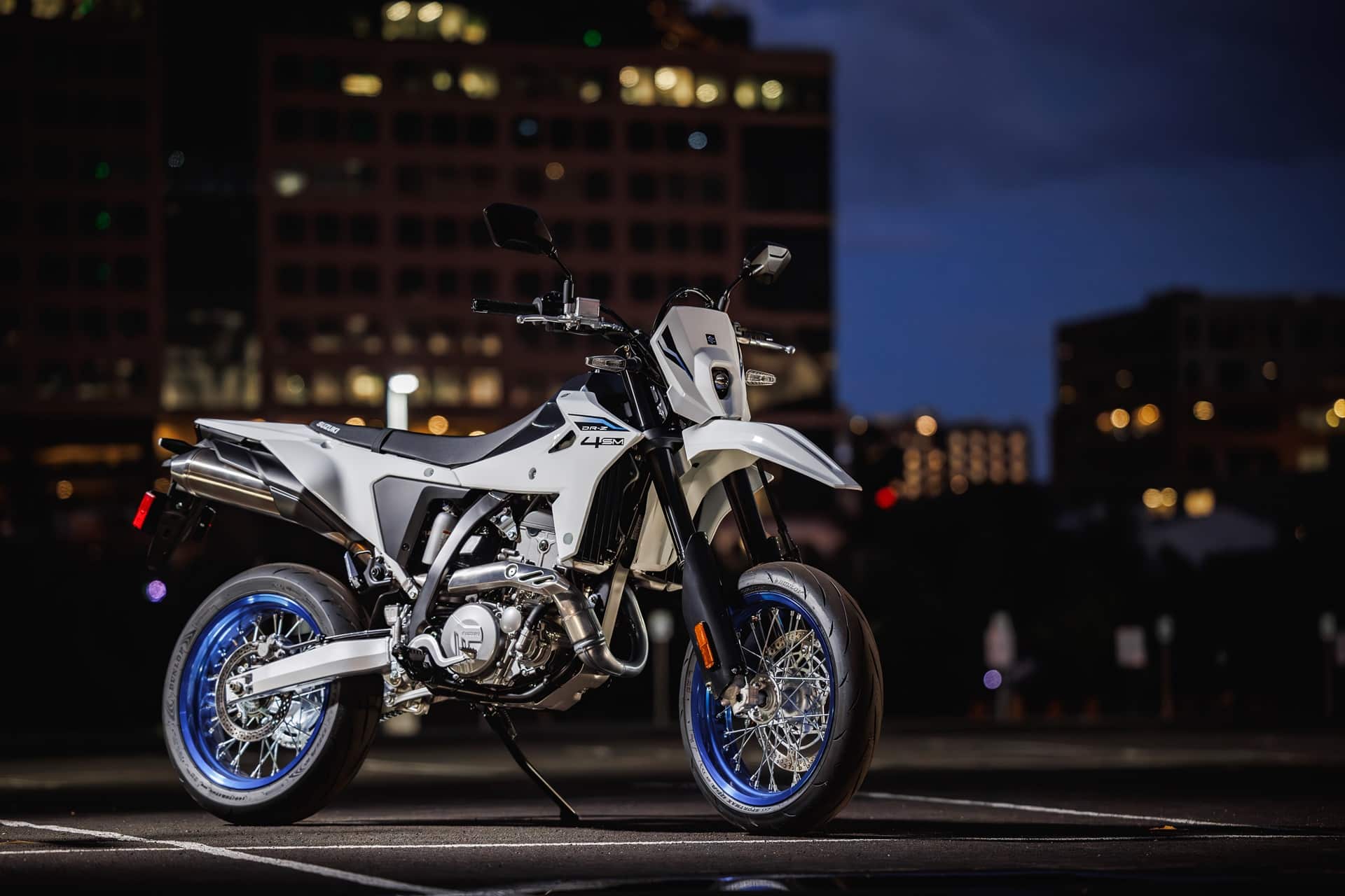 Las nuevas Suzuki DR-Z4S y DR-Z4SM han sido presentadas oficialmente en EICMA 2024