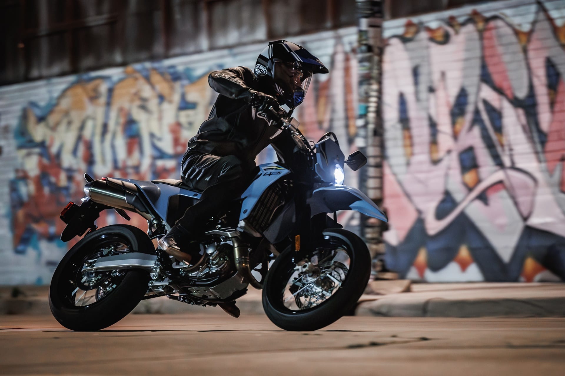 Las nuevas Suzuki DR-Z4S y DR-Z4SM han sido presentadas oficialmente en EICMA 2024
