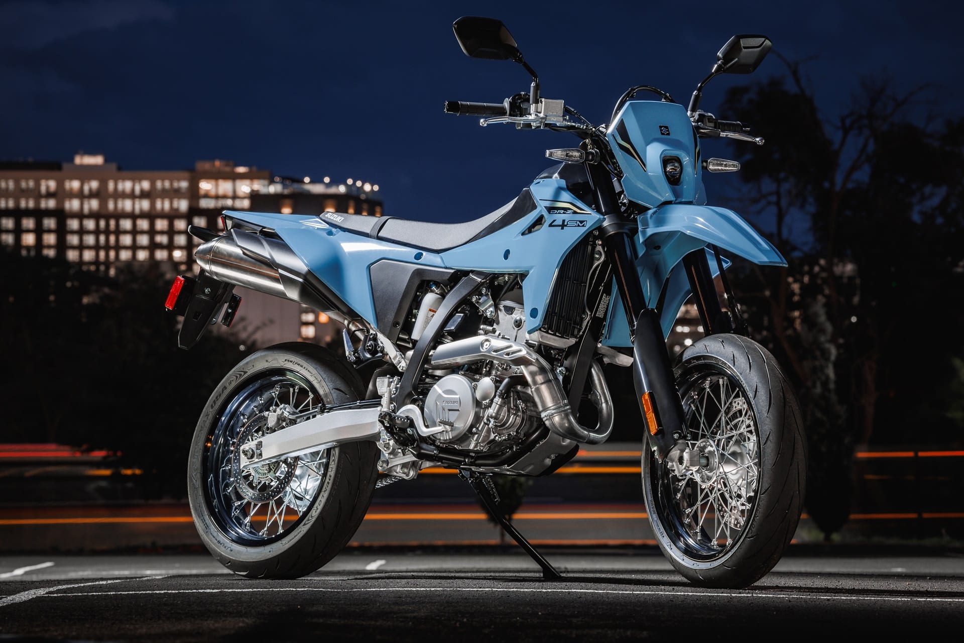 Las nuevas Suzuki DR-Z4S y DR-Z4SM han sido presentadas oficialmente en EICMA 2024