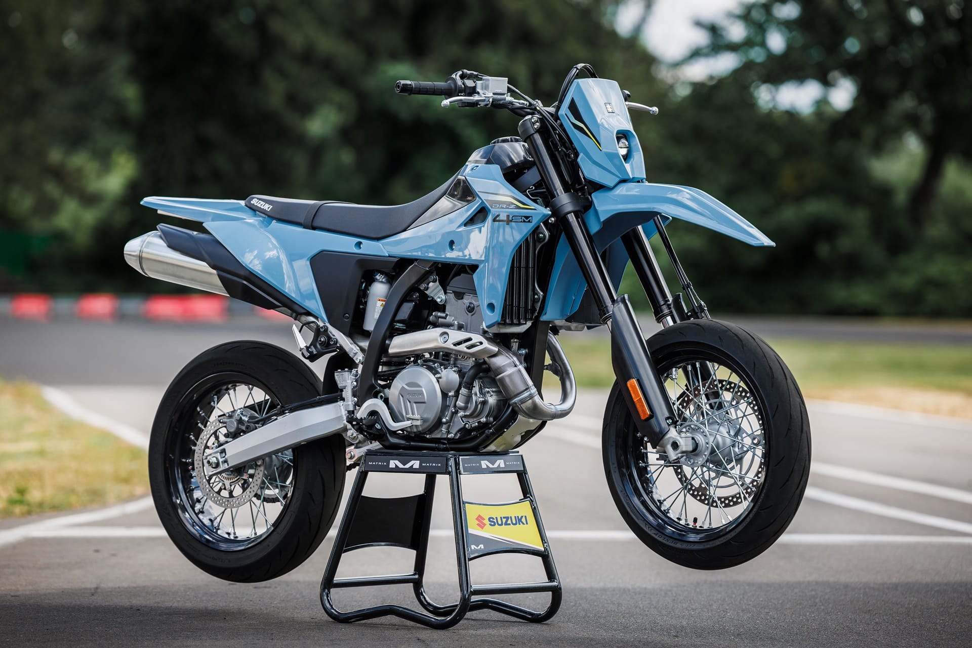 Las nuevas Suzuki DR-Z4S y DR-Z4SM han sido presentadas oficialmente en EICMA 2024