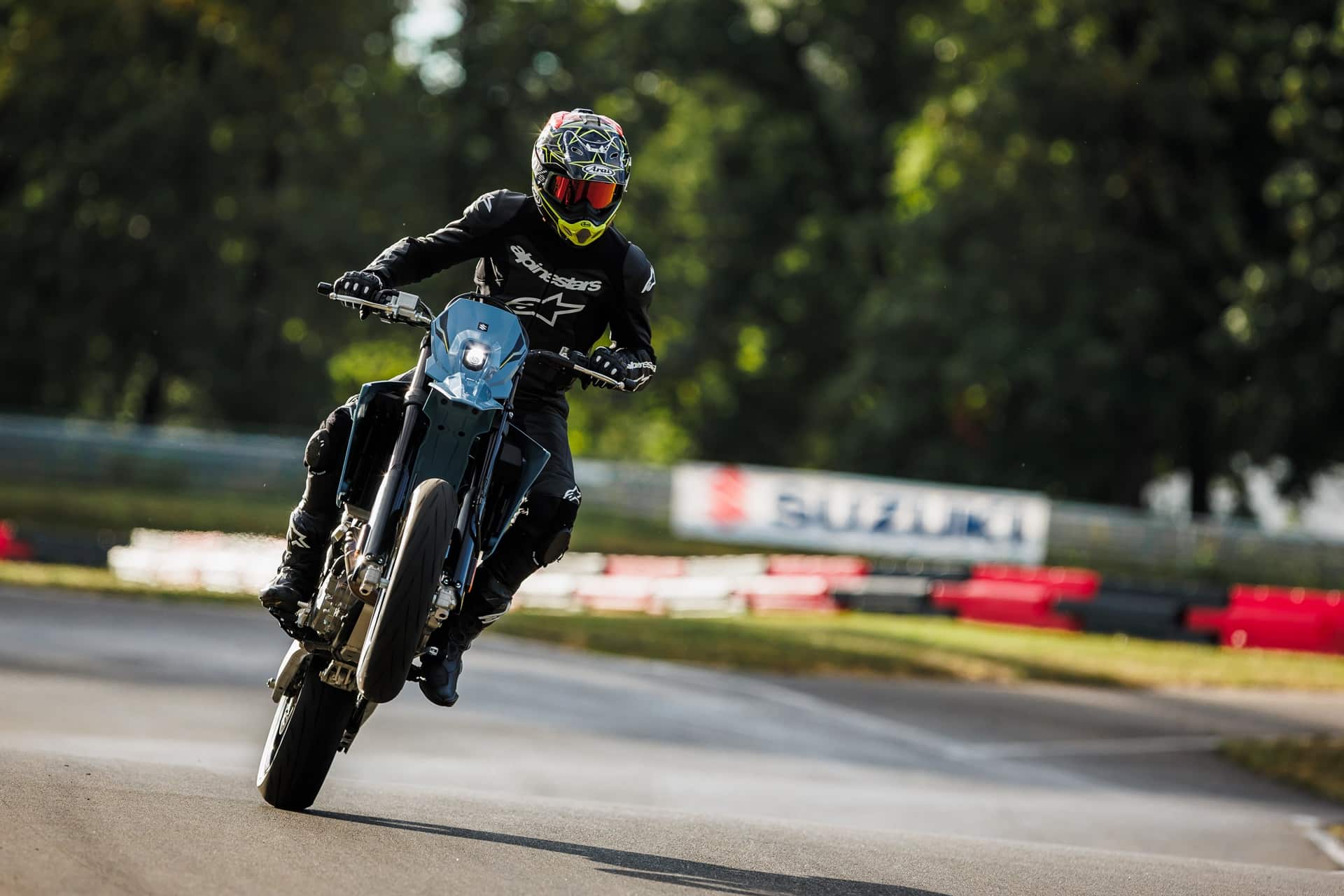Las nuevas Suzuki DR-Z4S y DR-Z4SM han sido presentadas oficialmente en EICMA 2024