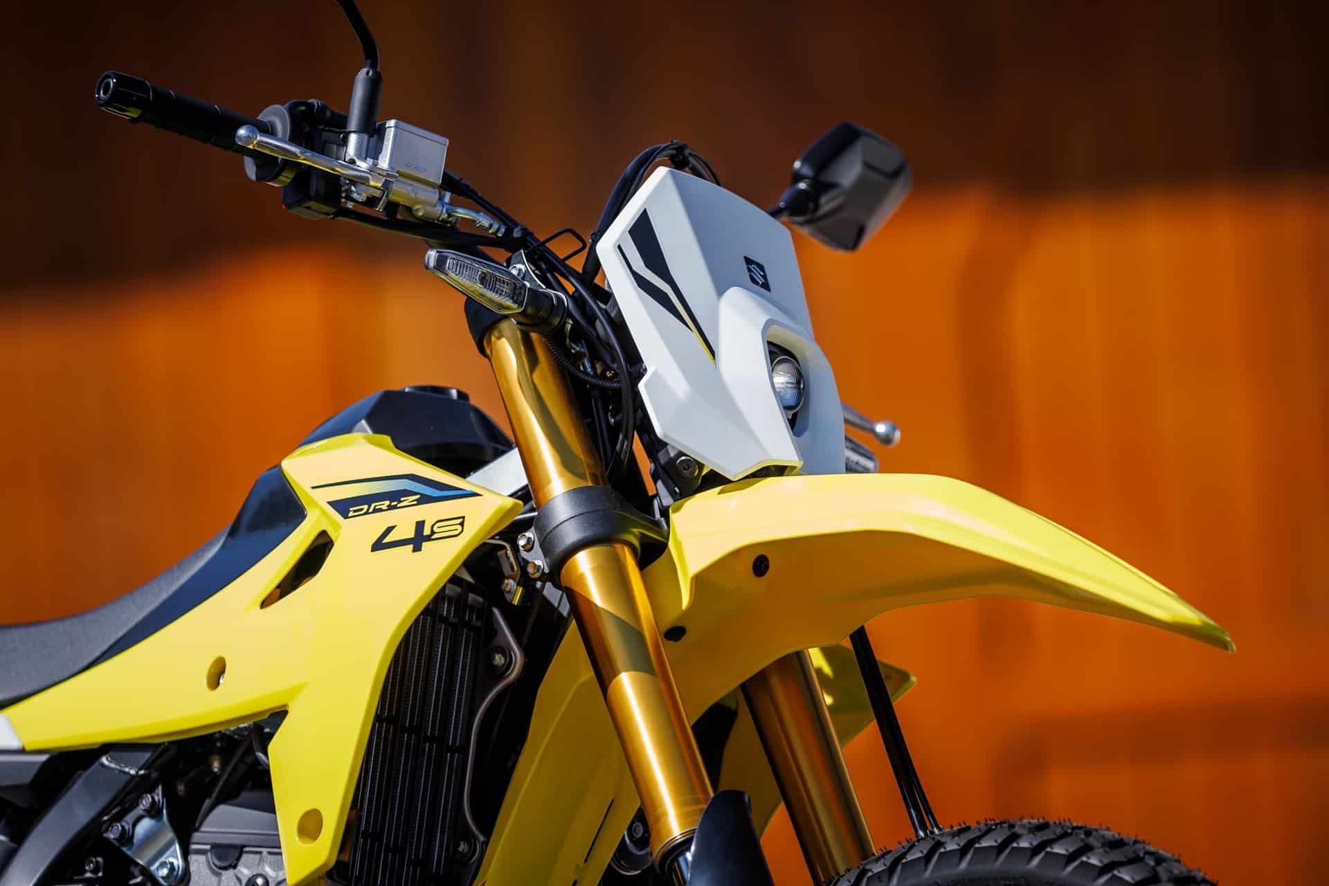Las nuevas Suzuki DR-Z4S y DR-Z4SM han sido presentadas oficialmente en EICMA 2024